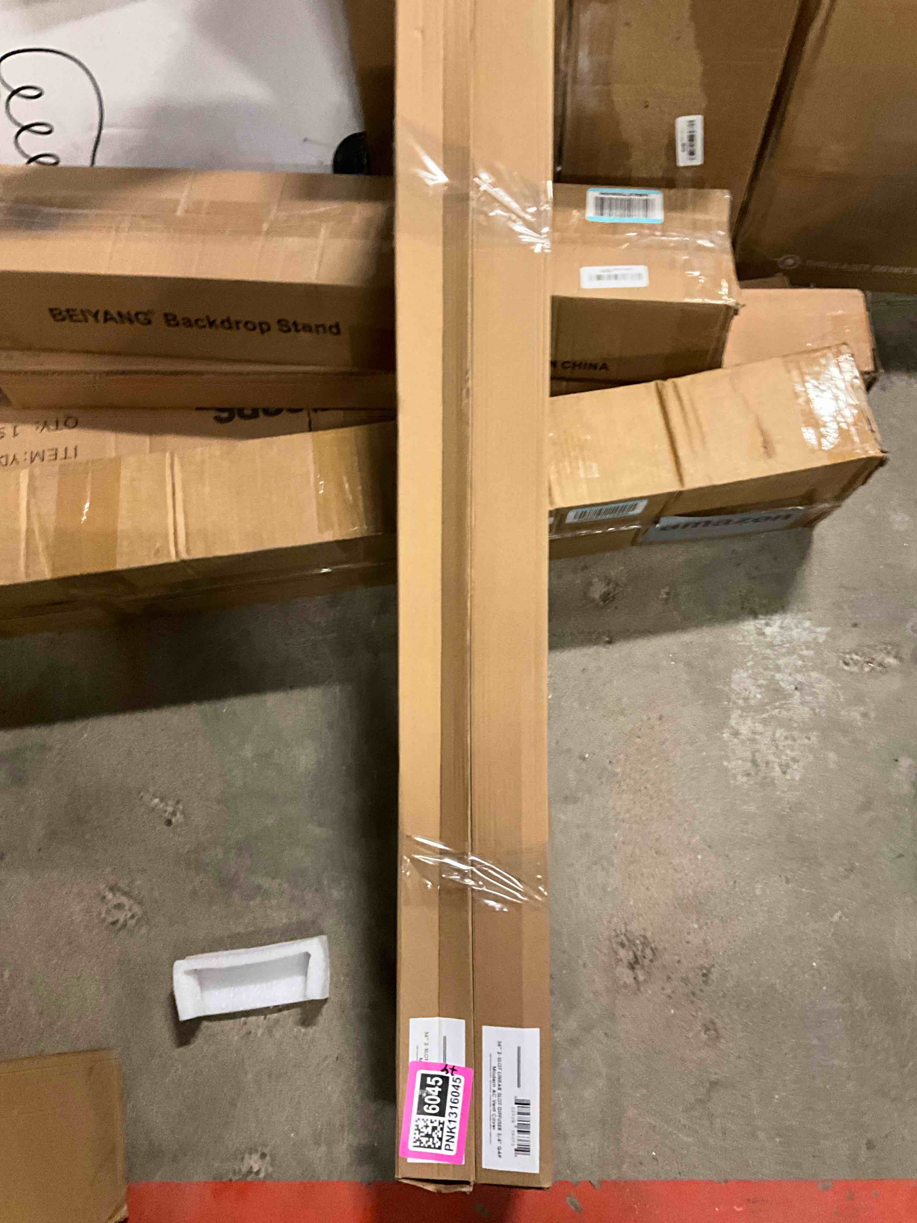 https://s3.amazonaws.com/lotting-images-prod/bidfta/PNK1316045_1736867321655.jpeg
