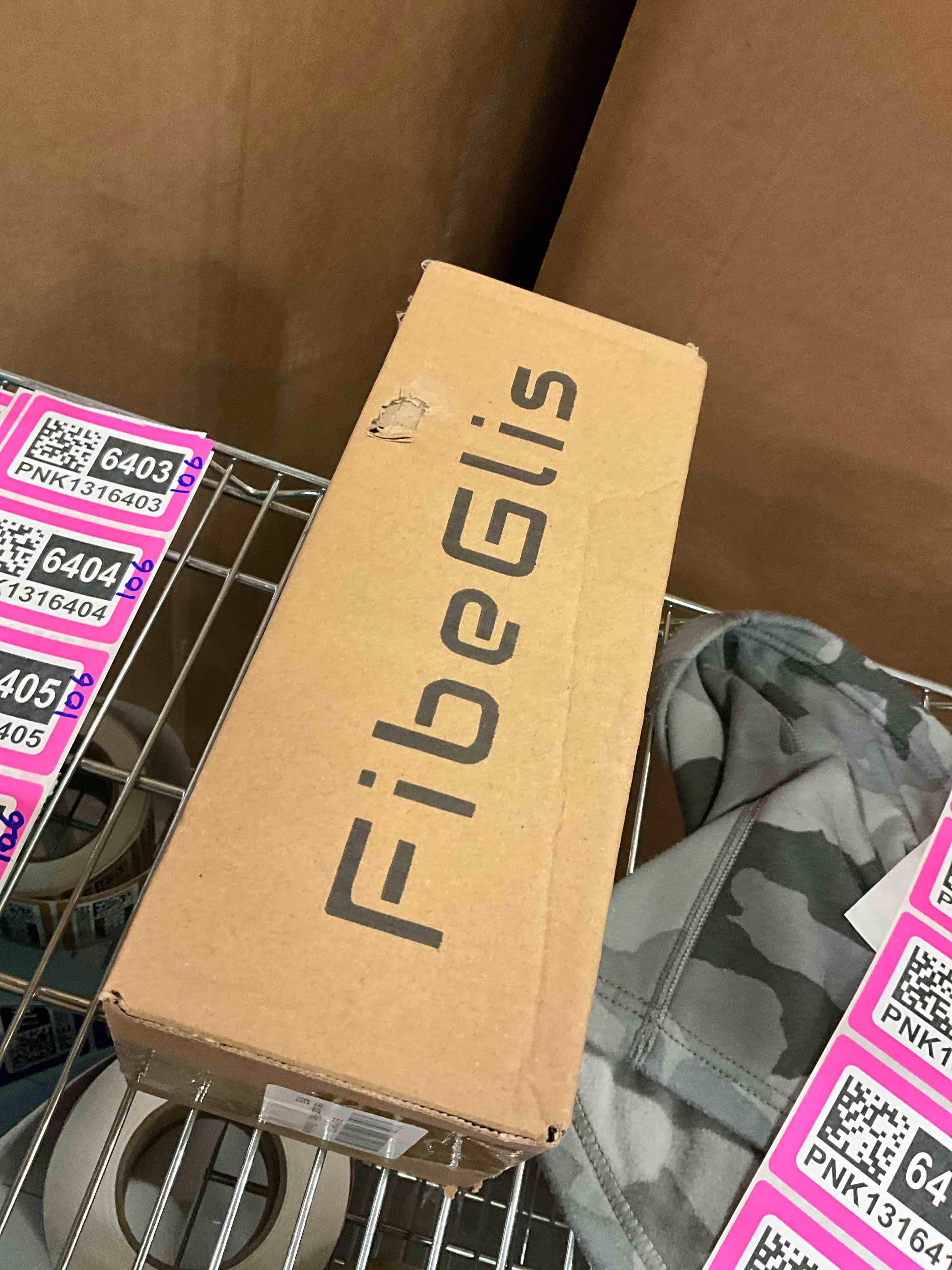 https://s3.amazonaws.com/lotting-images-prod/bidfta/PNK1316418_1737046383581.jpeg