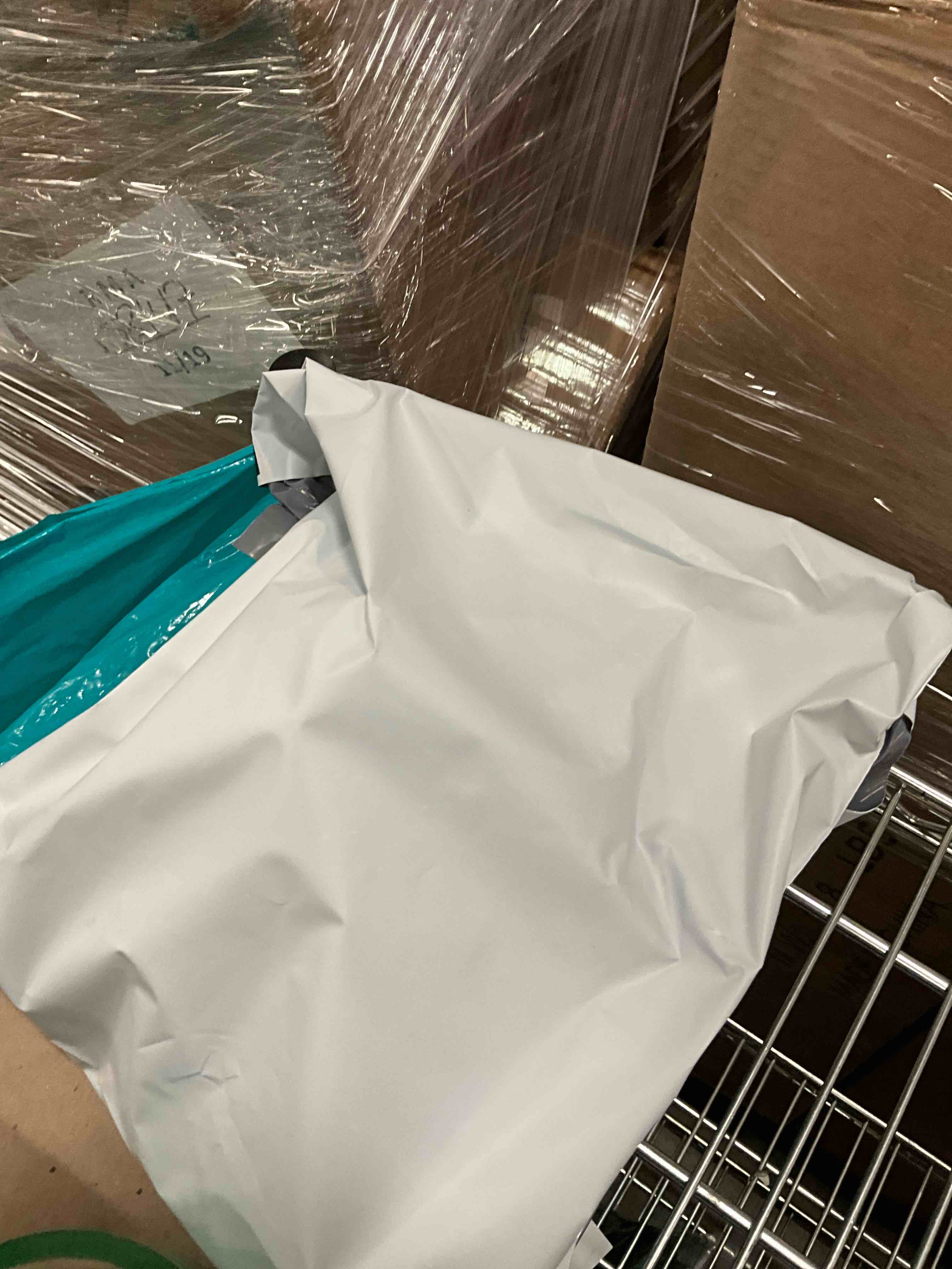 https://s3.amazonaws.com/lotting-images-prod/bidfta/PNK1317628_1738105386818.jpeg
