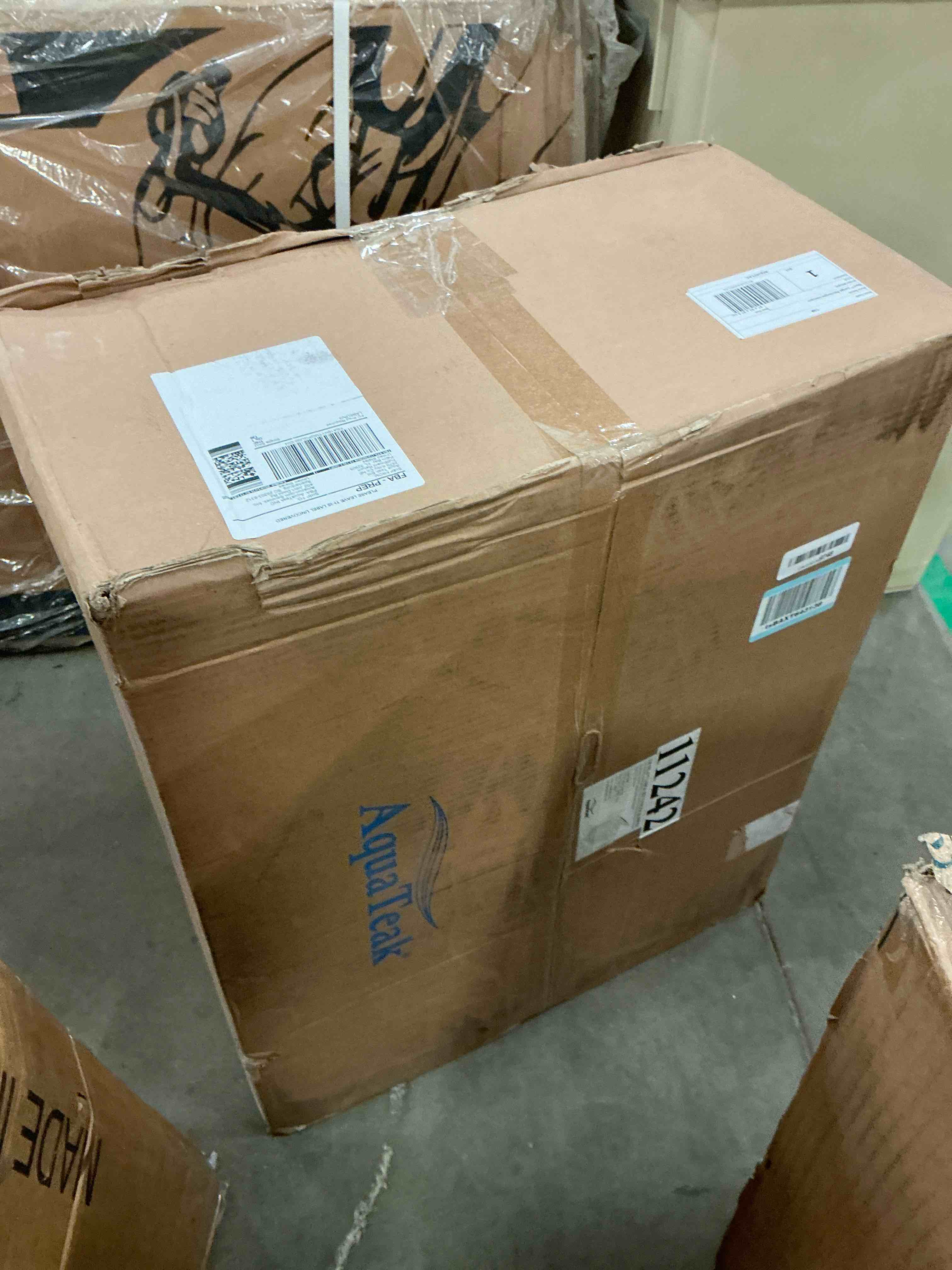 https://s3.amazonaws.com/lotting-images-prod/bidfta/PNK1321440_1739892798118.jpeg