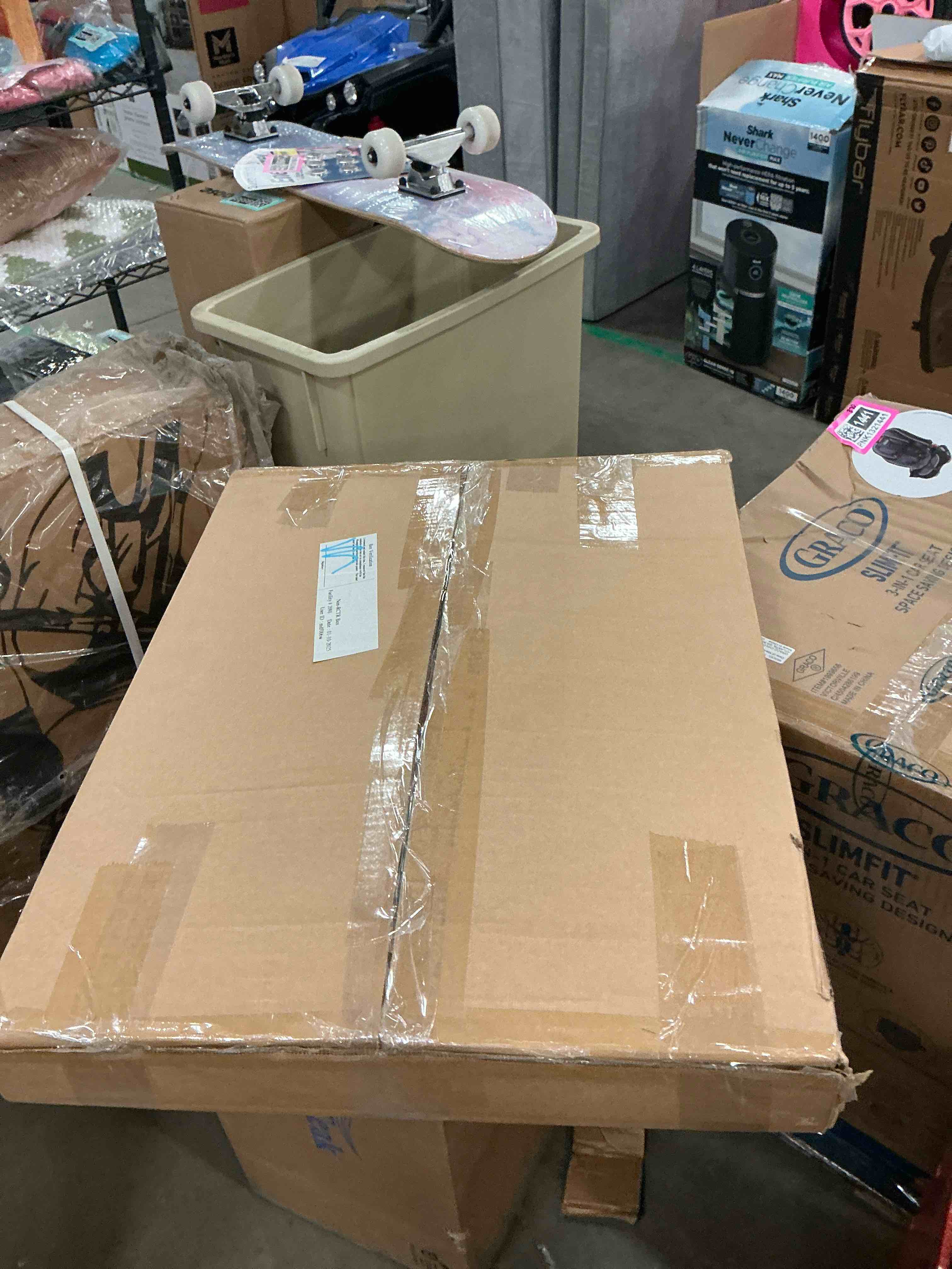 https://s3.amazonaws.com/lotting-images-prod/bidfta/PNK1321452_1739894407859.jpeg