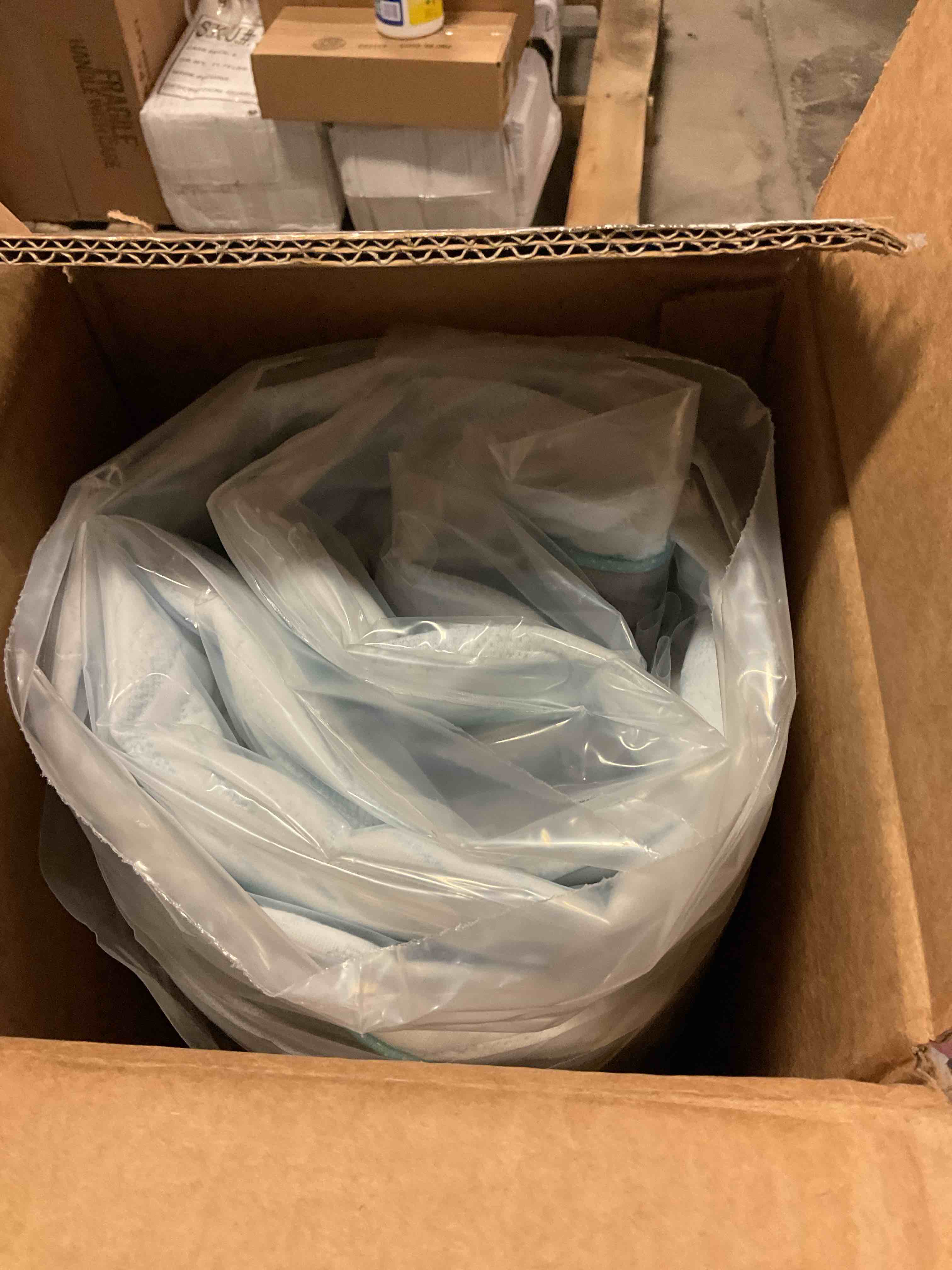 https://s3.amazonaws.com/lotting-images-prod/bidfta/PNK1322174_1741106536550.jpeg