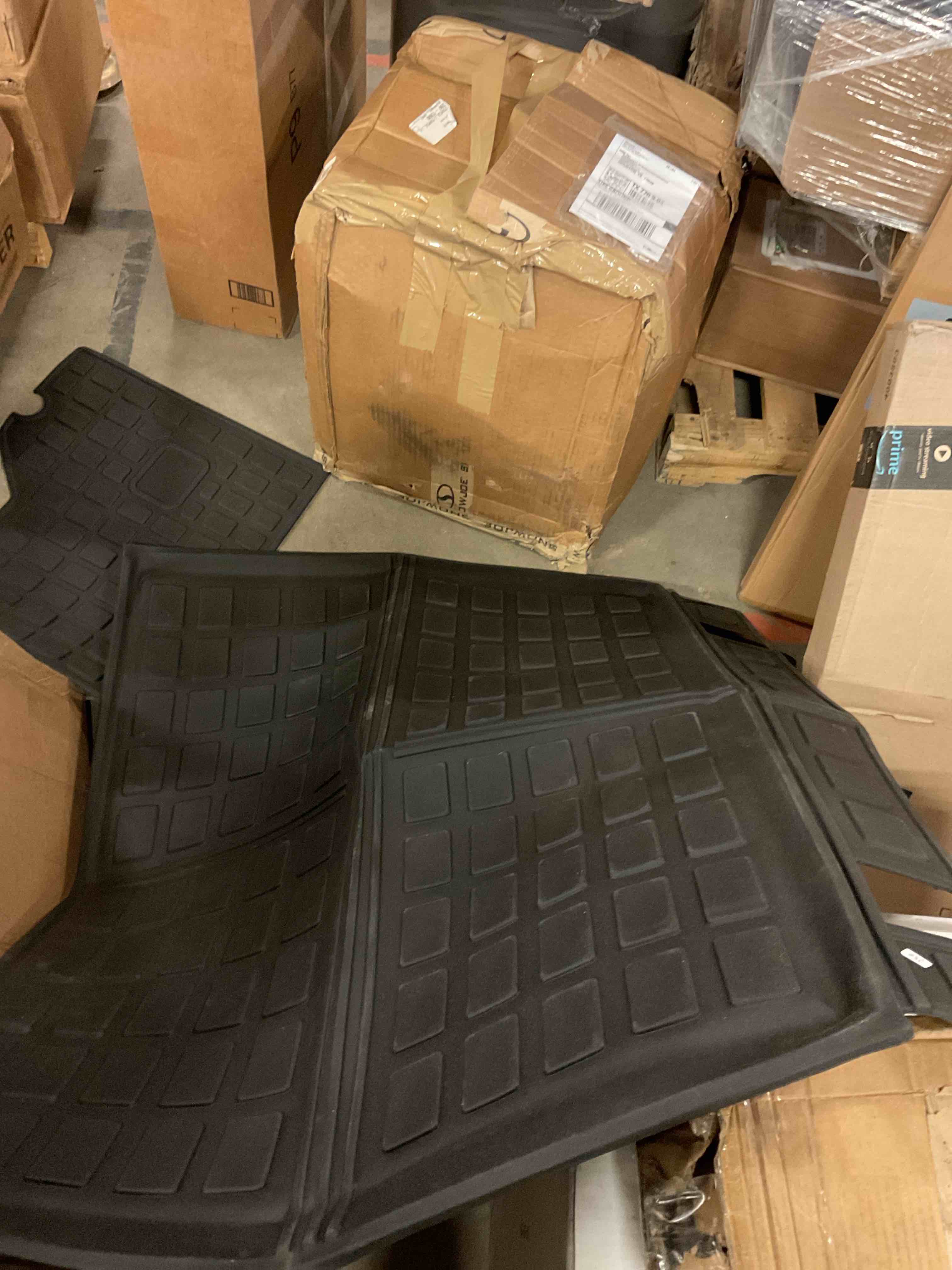 https://s3.amazonaws.com/lotting-images-prod/bidfta/PNK1322271_1741277079058.jpeg