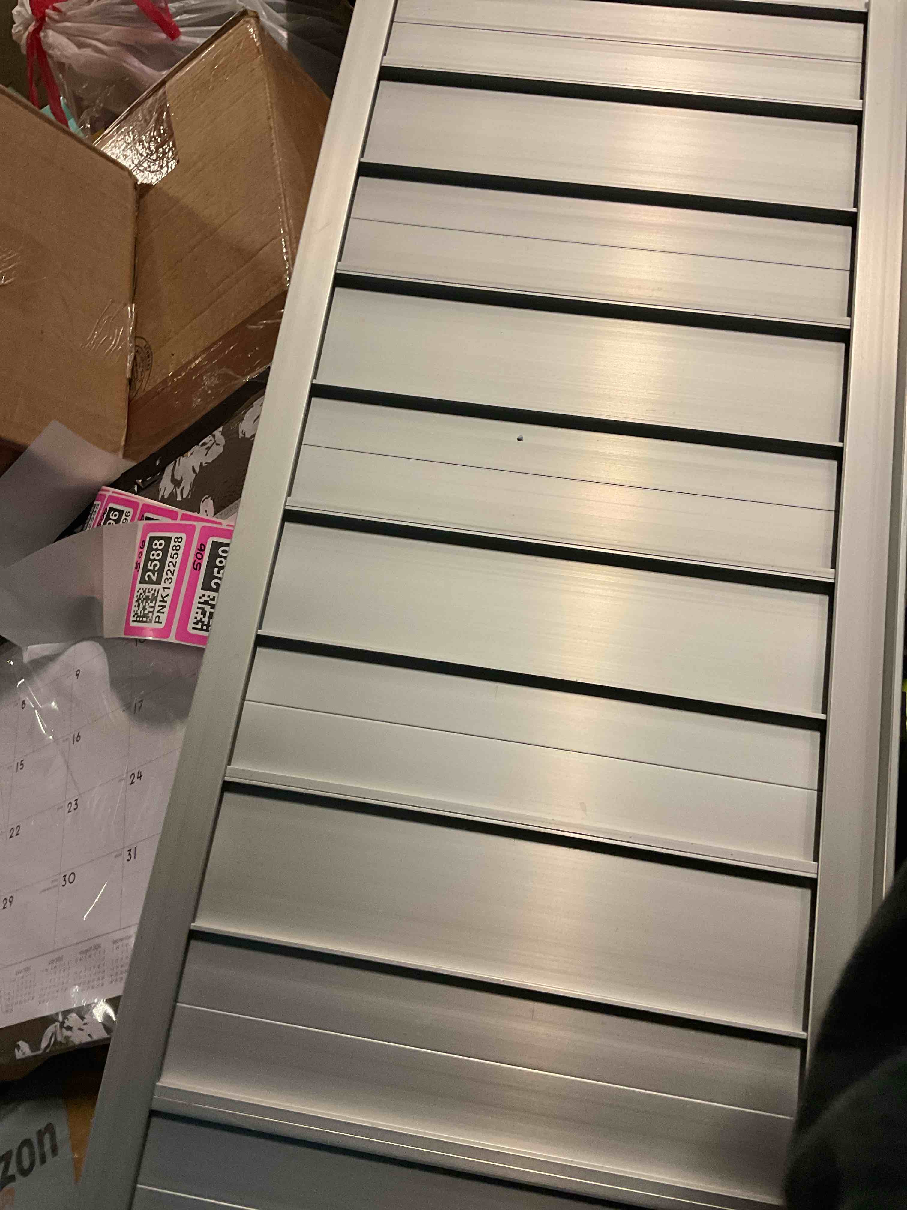 https://s3.amazonaws.com/lotting-images-prod/bidfta/PNK1322588_1741703464999.jpeg