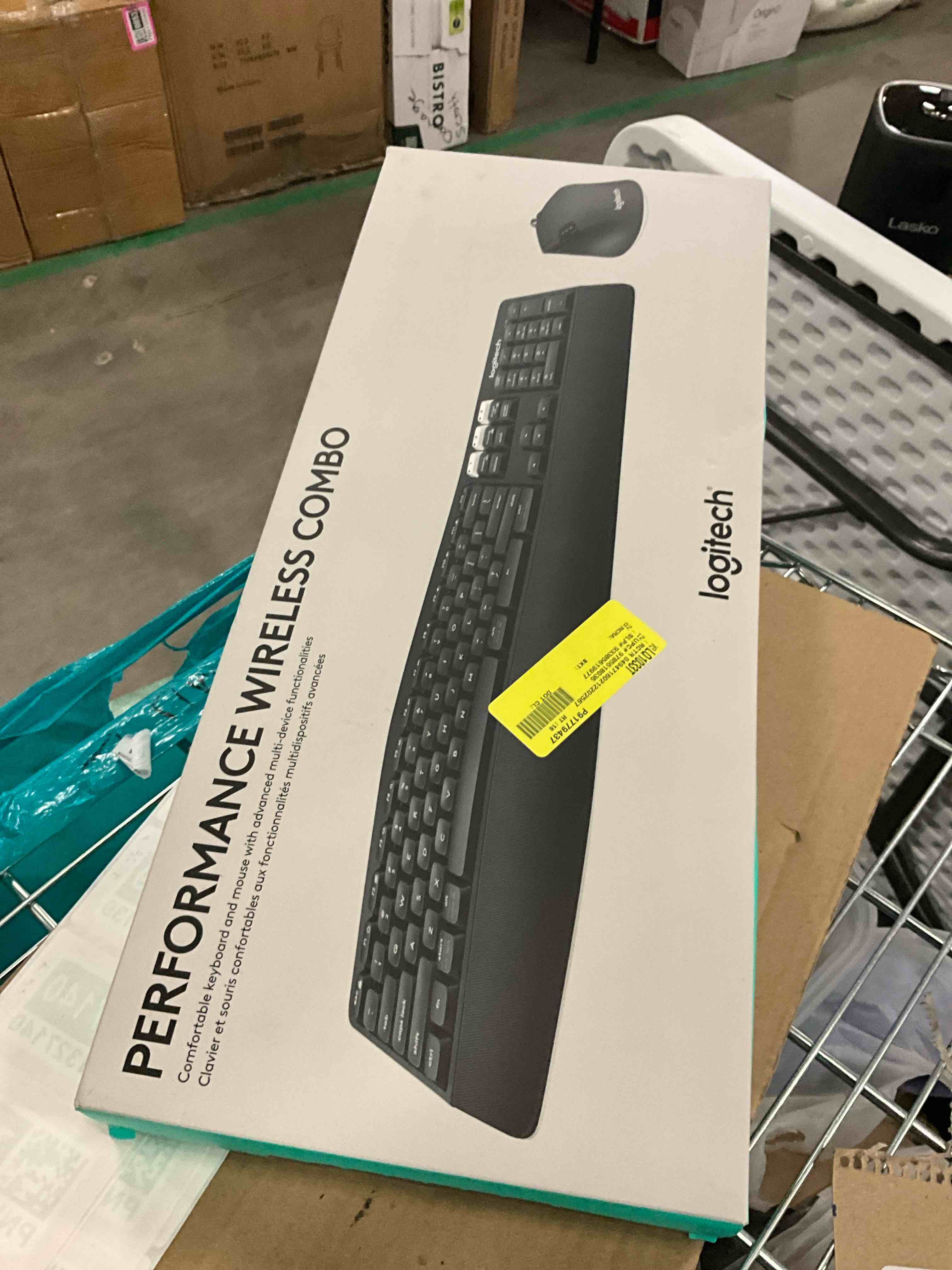 https://s3.amazonaws.com/lotting-images-prod/bidfta/PNK1327141_1740760668243.jpeg