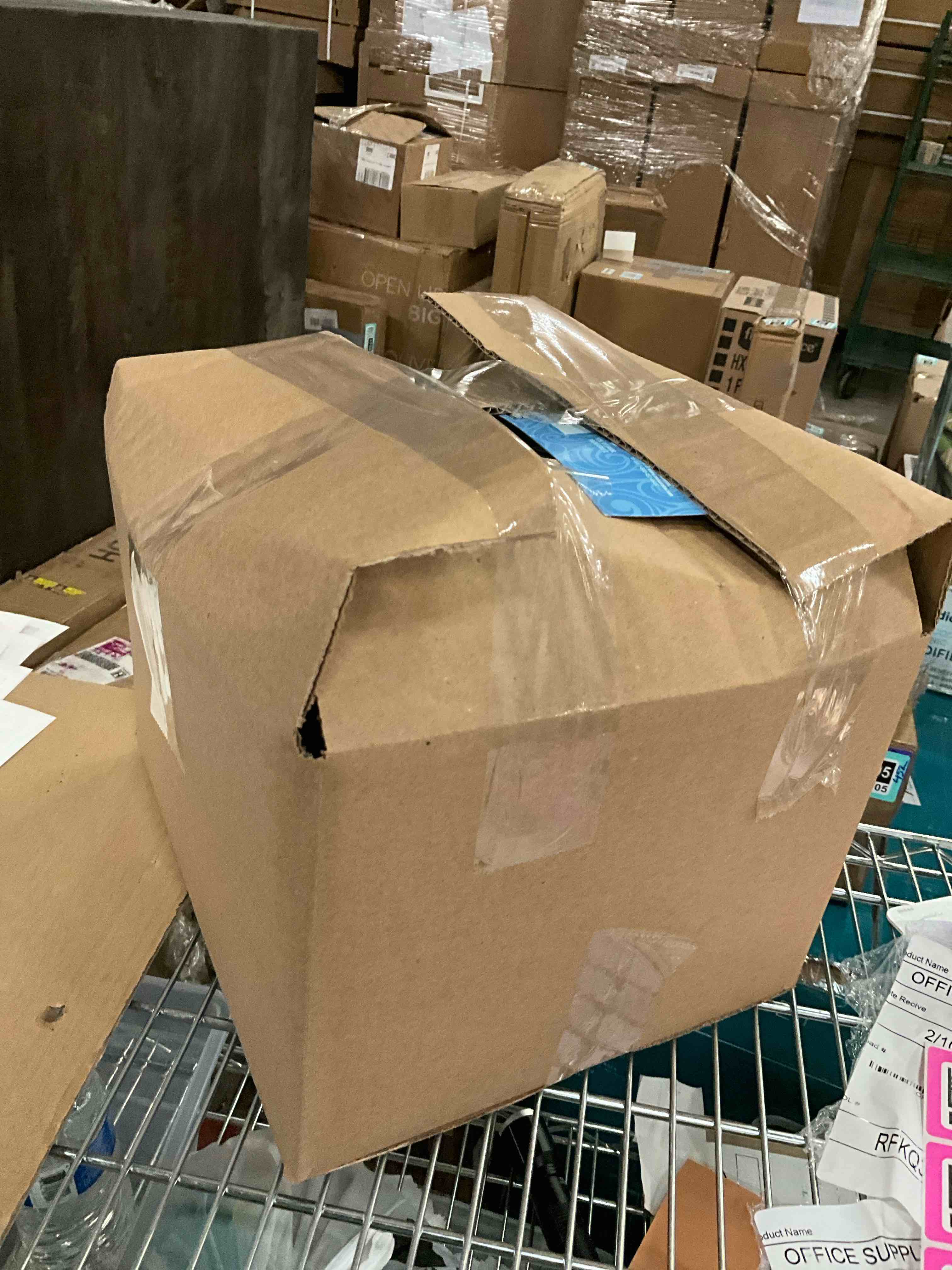 https://s3.amazonaws.com/lotting-images-prod/bidfta/PNK1327403_1741100882374.jpeg