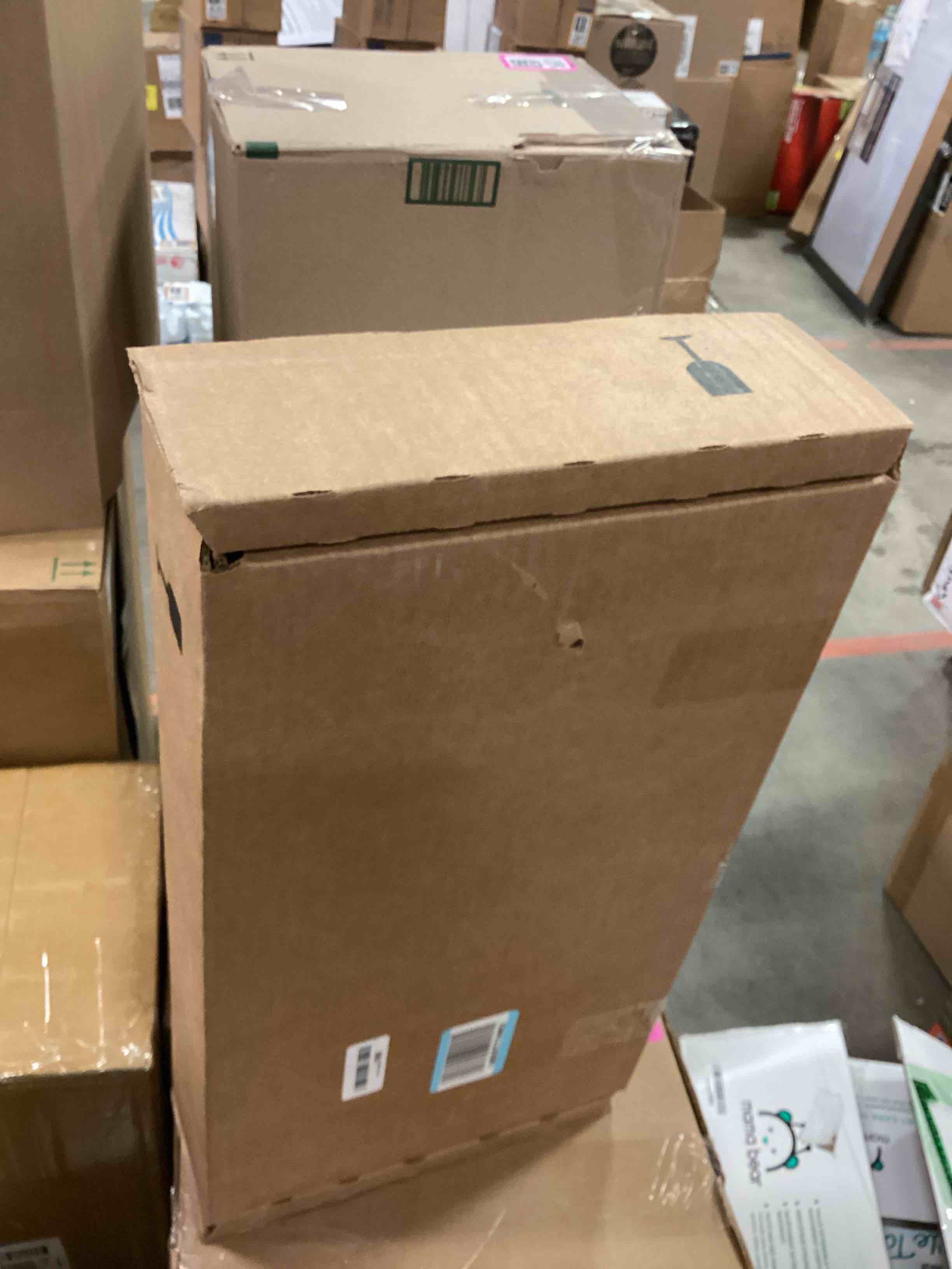 https://s3.amazonaws.com/lotting-images-prod/bidfta/PNK1328926_1742841438492.jpeg