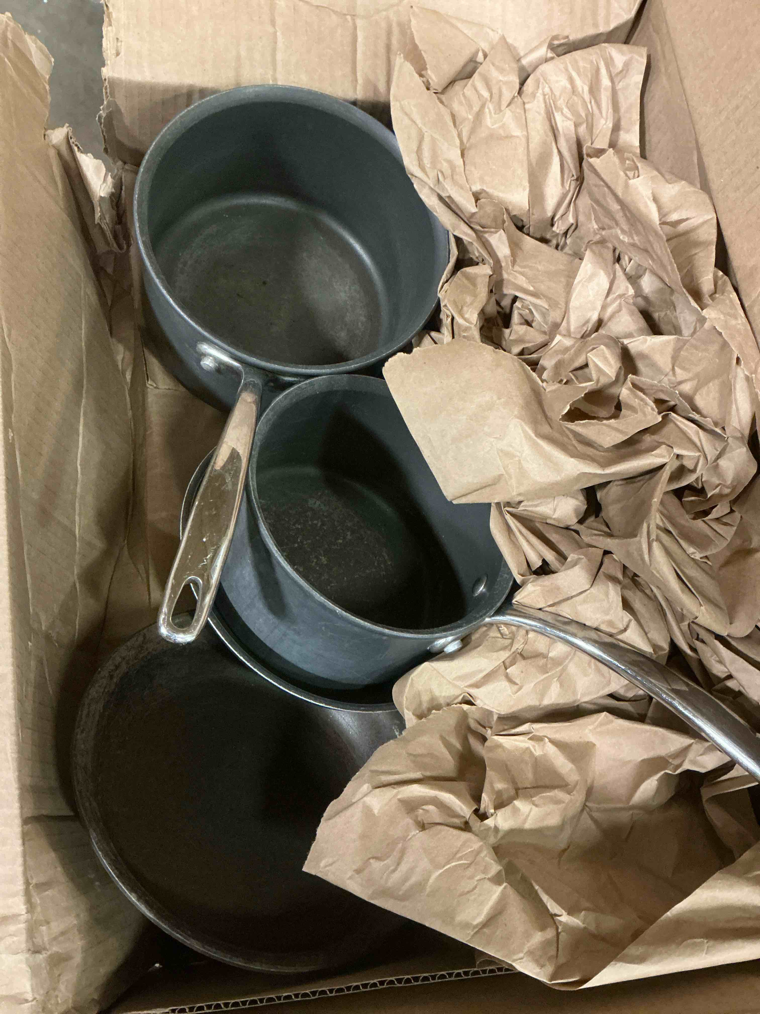 Set of ceramic pans and lids(4 pieces)