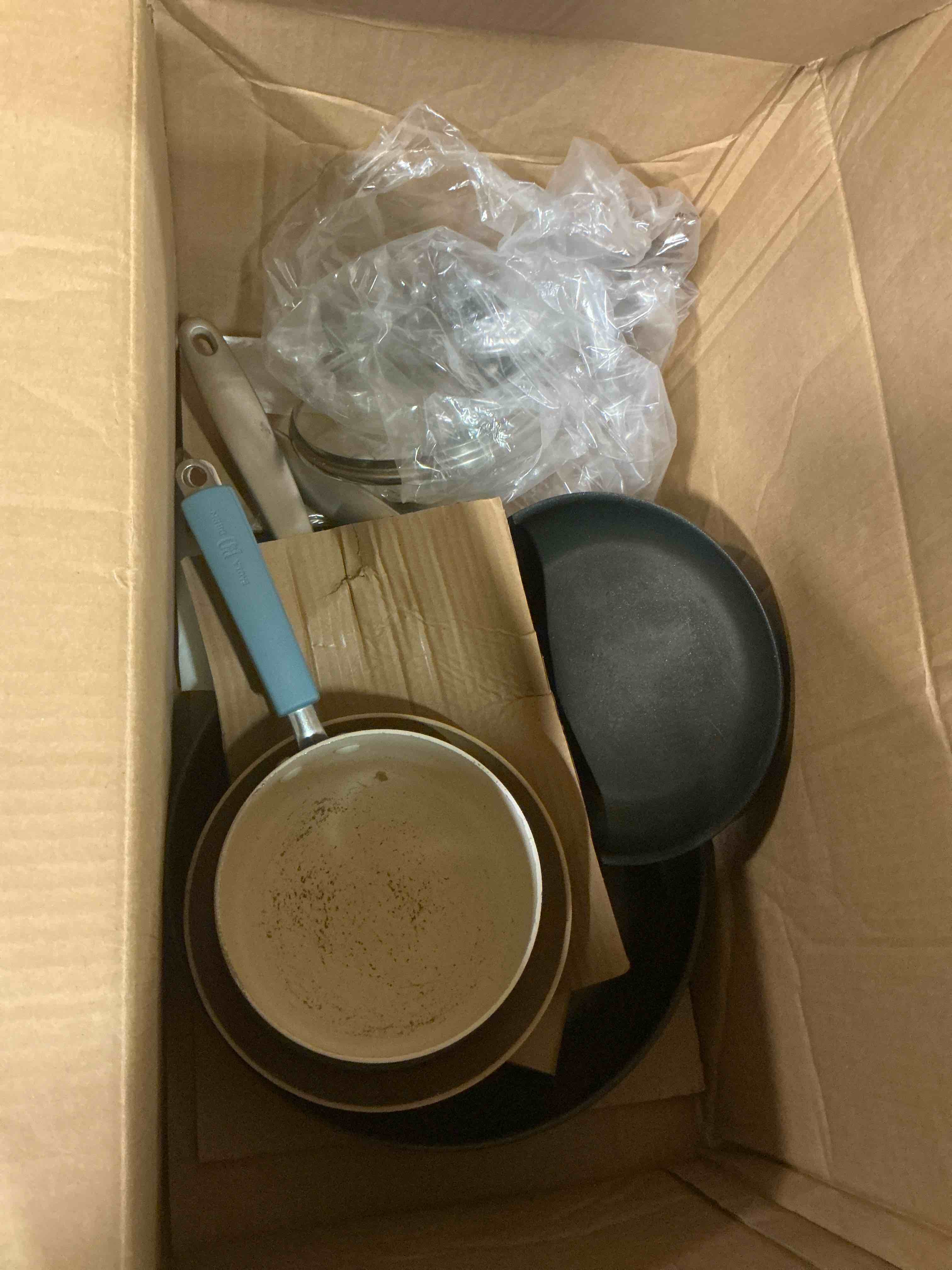 Set of ceramic pans and lids (12 pieces)