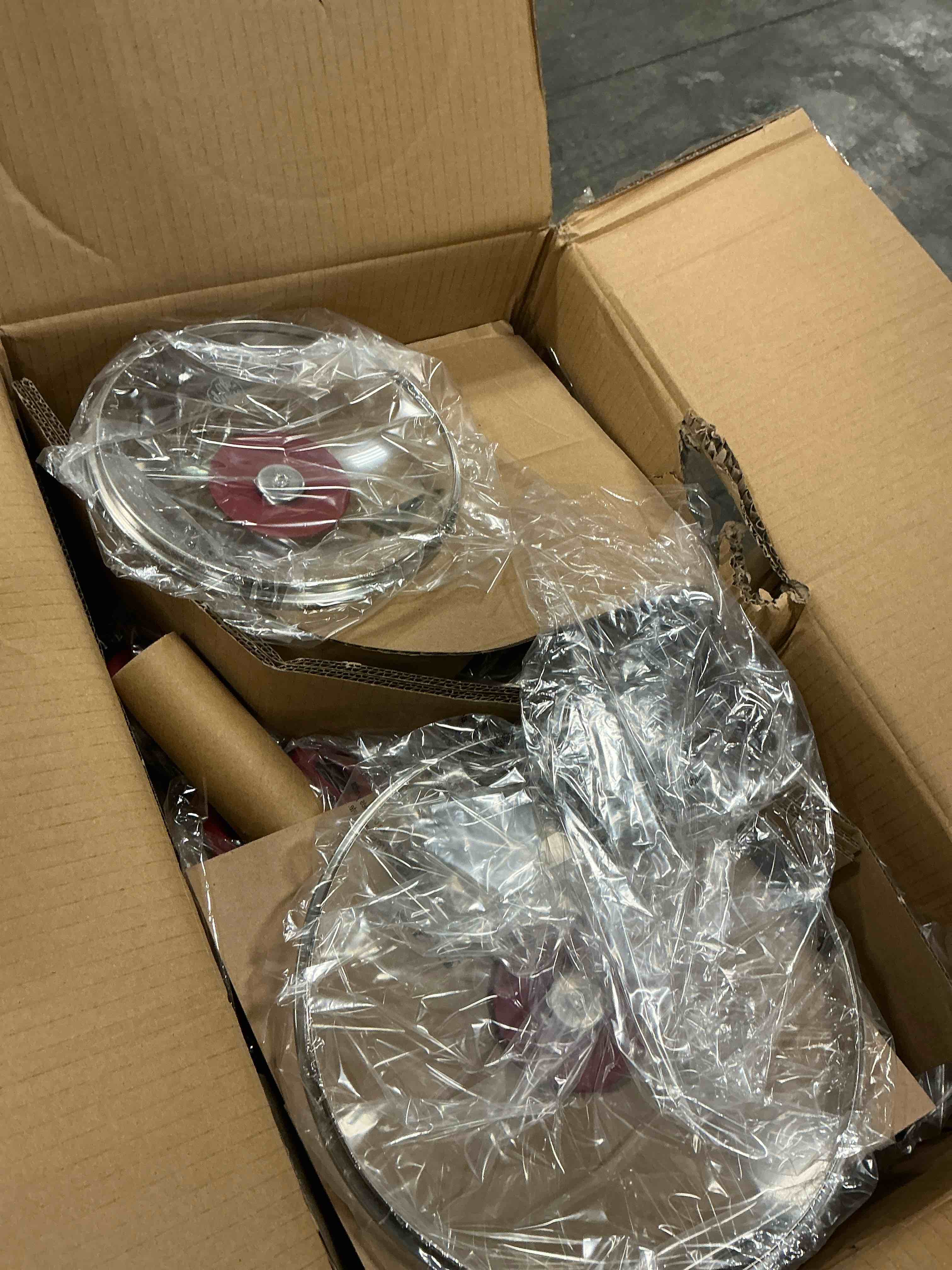 https://s3.amazonaws.com/lotting-images-prod/bidfta/PNK1334384_1745862858838.jpeg