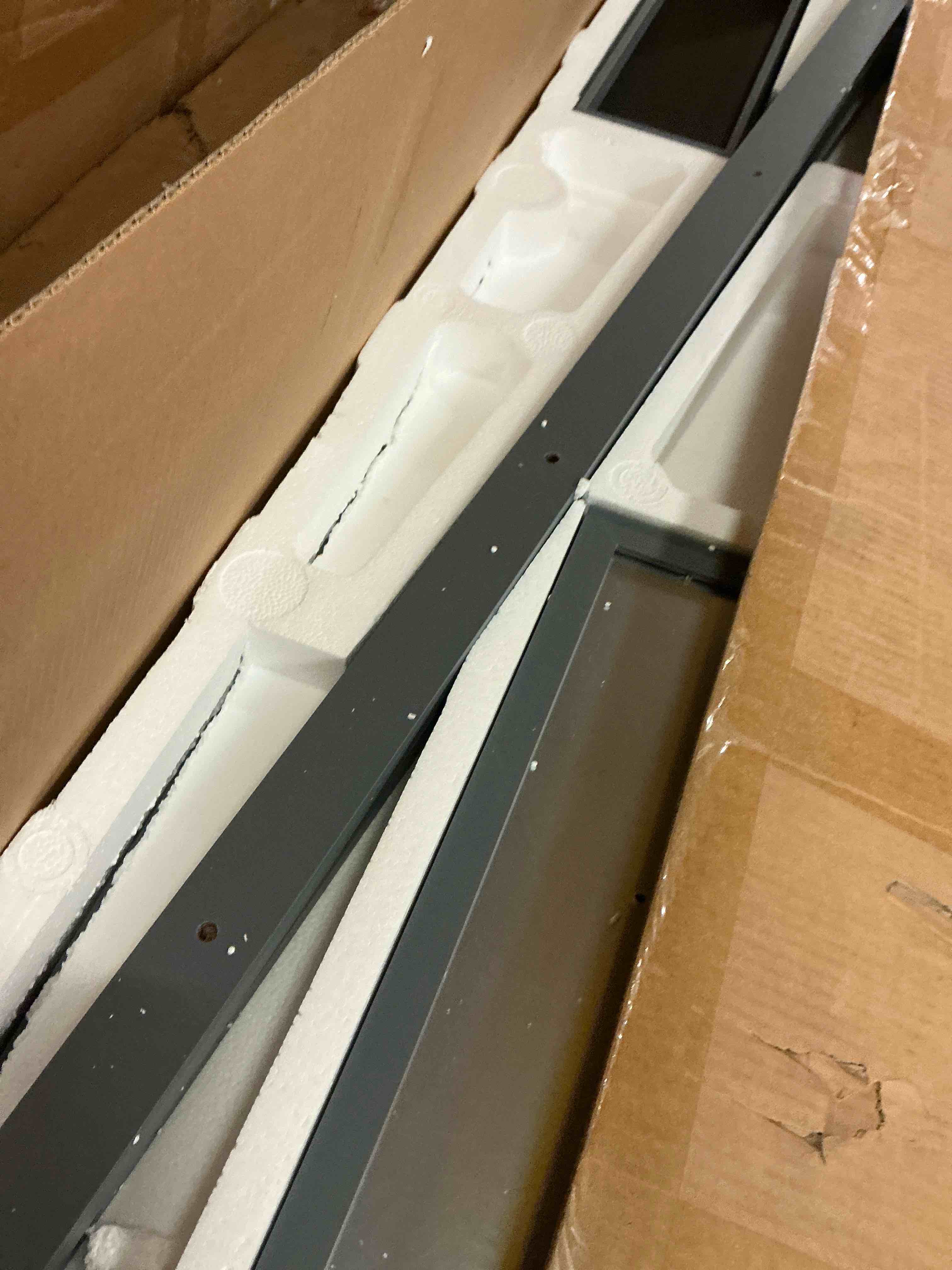https://s3.amazonaws.com/lotting-images-prod/bidfta/PNK1335895_1750514512432.jpeg