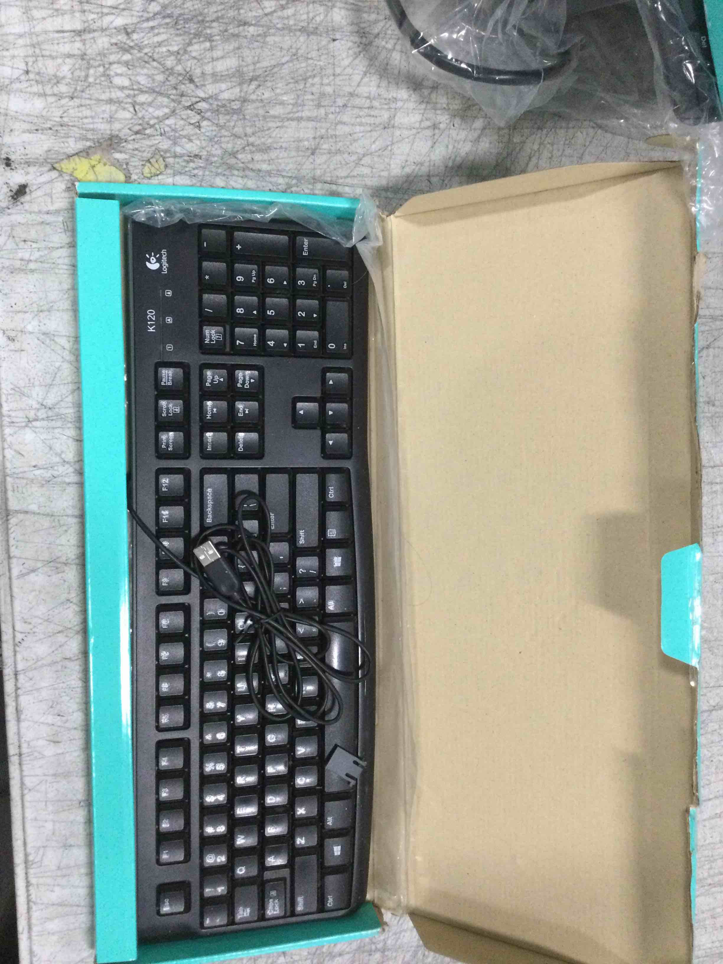 https://s3.amazonaws.com/lotting-images-prod/bidfta/PNK1337268_1734614154103.jpeg