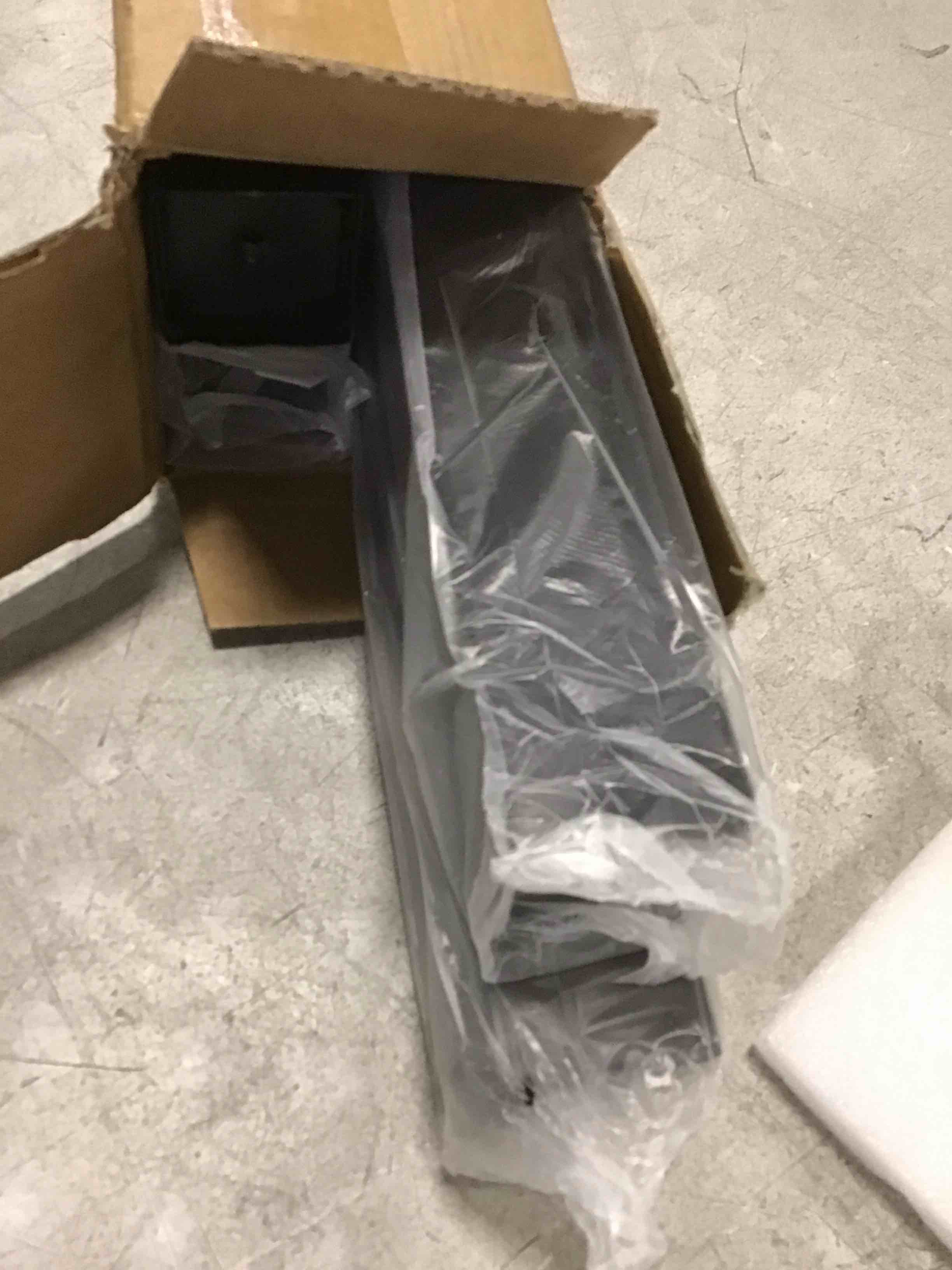 https://s3.amazonaws.com/lotting-images-prod/bidfta/PNK1337363_1734623988858.jpeg