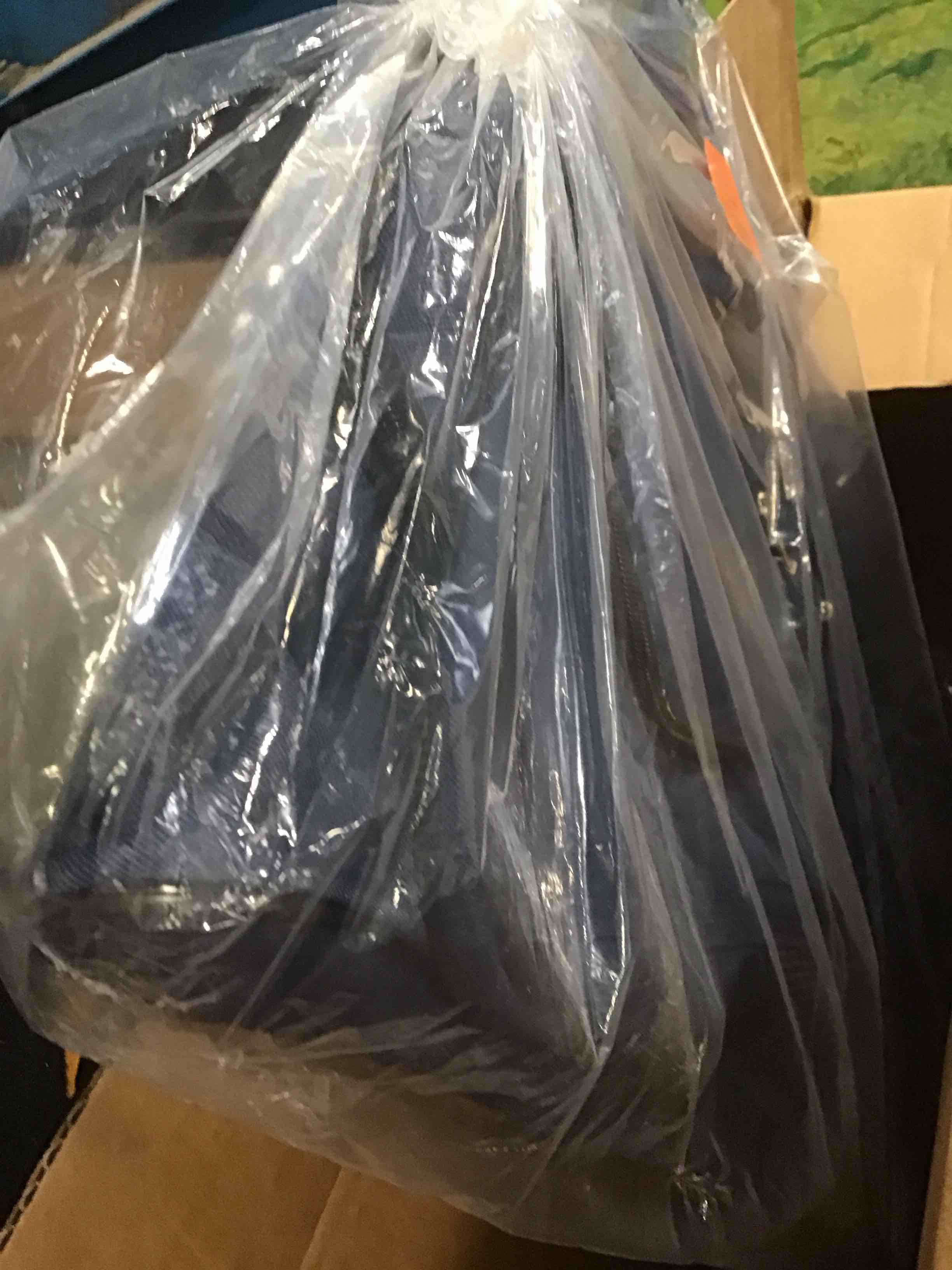 https://s3.amazonaws.com/lotting-images-prod/bidfta/PNK1337419_1734629728982.jpeg