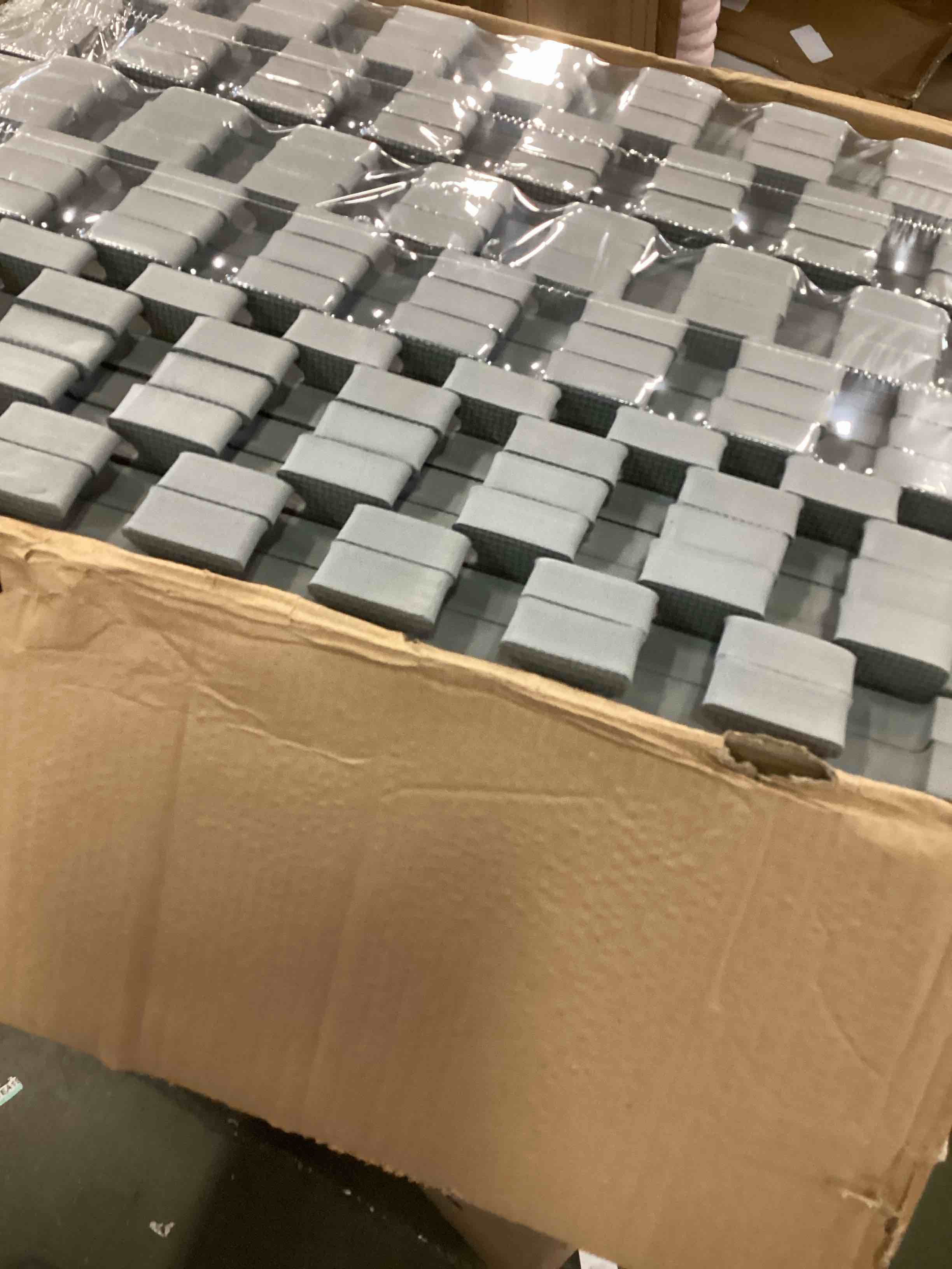 https://s3.amazonaws.com/lotting-images-prod/bidfta/PNK1337964_1735579977599.jpeg