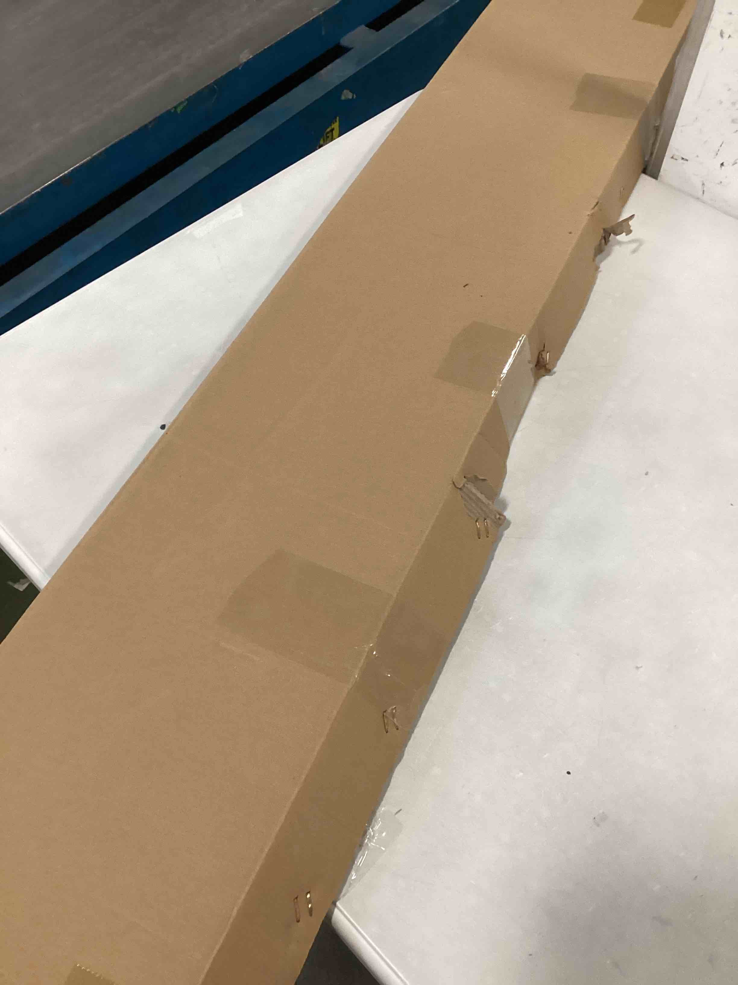 https://s3.amazonaws.com/lotting-images-prod/bidfta/PNK1338341_1735832279237.jpeg