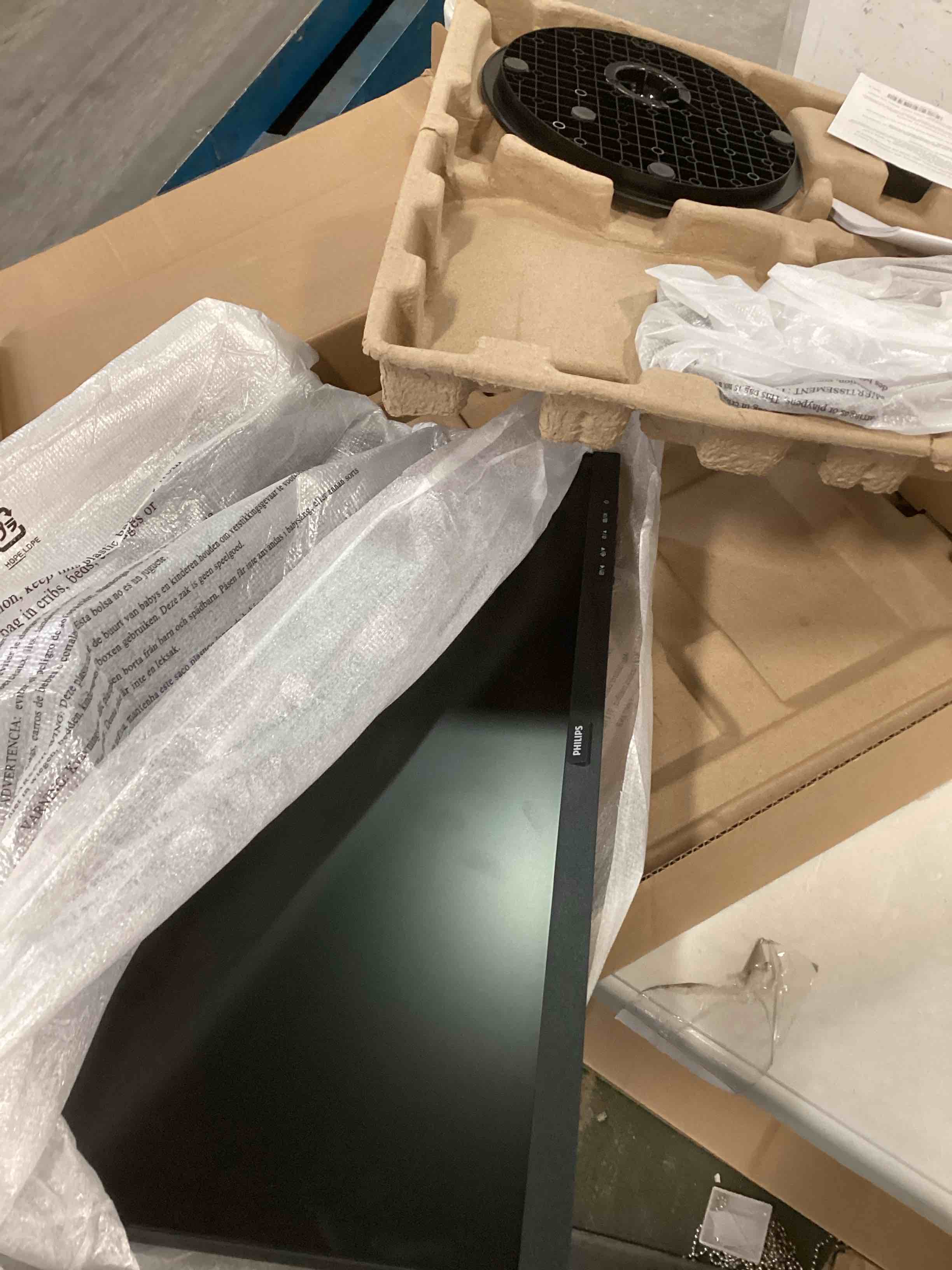 https://s3.amazonaws.com/lotting-images-prod/bidfta/PNK1338382_1735836619782.jpeg