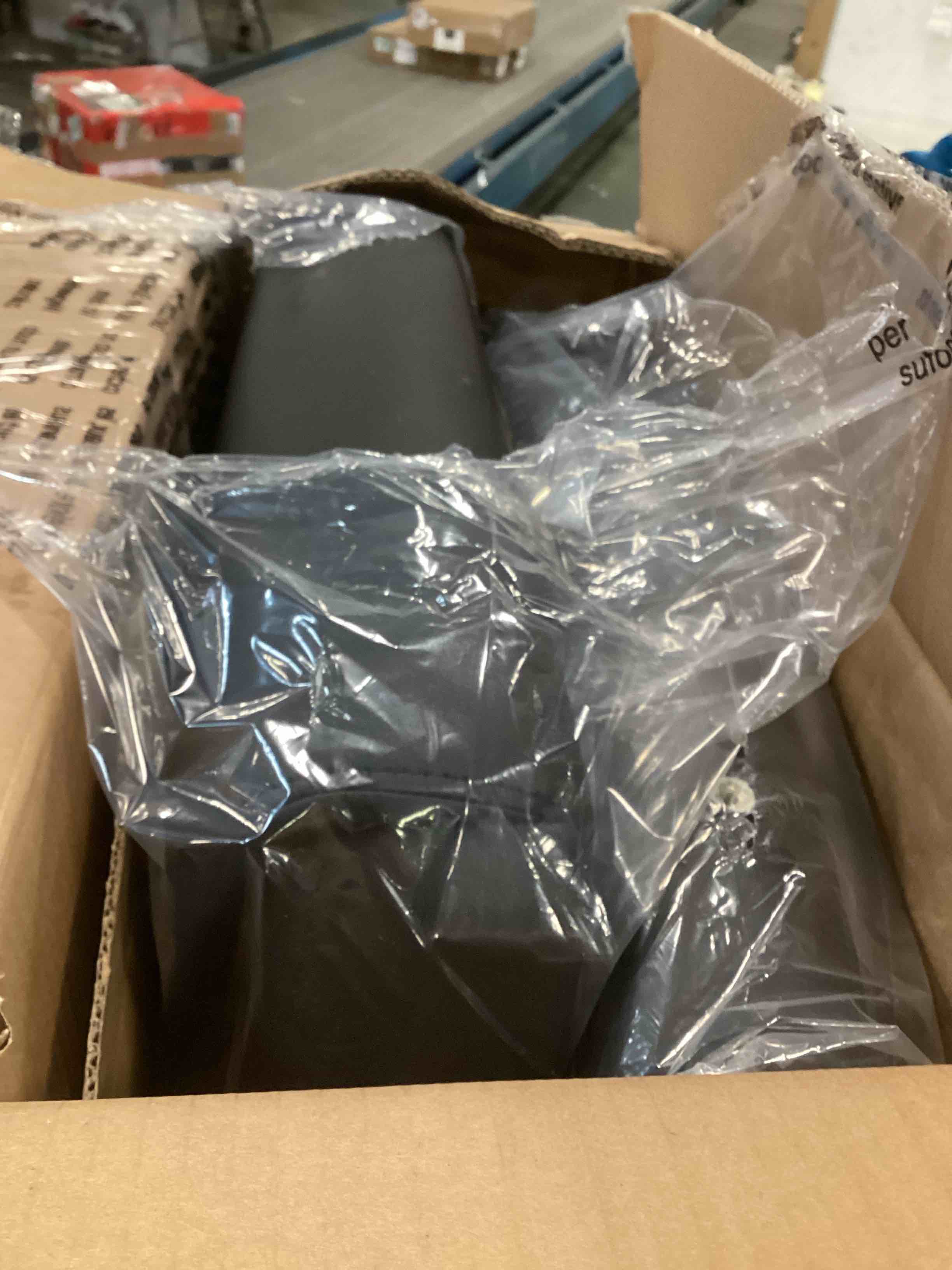 https://s3.amazonaws.com/lotting-images-prod/bidfta/PNK1338815_1736178707302.jpeg