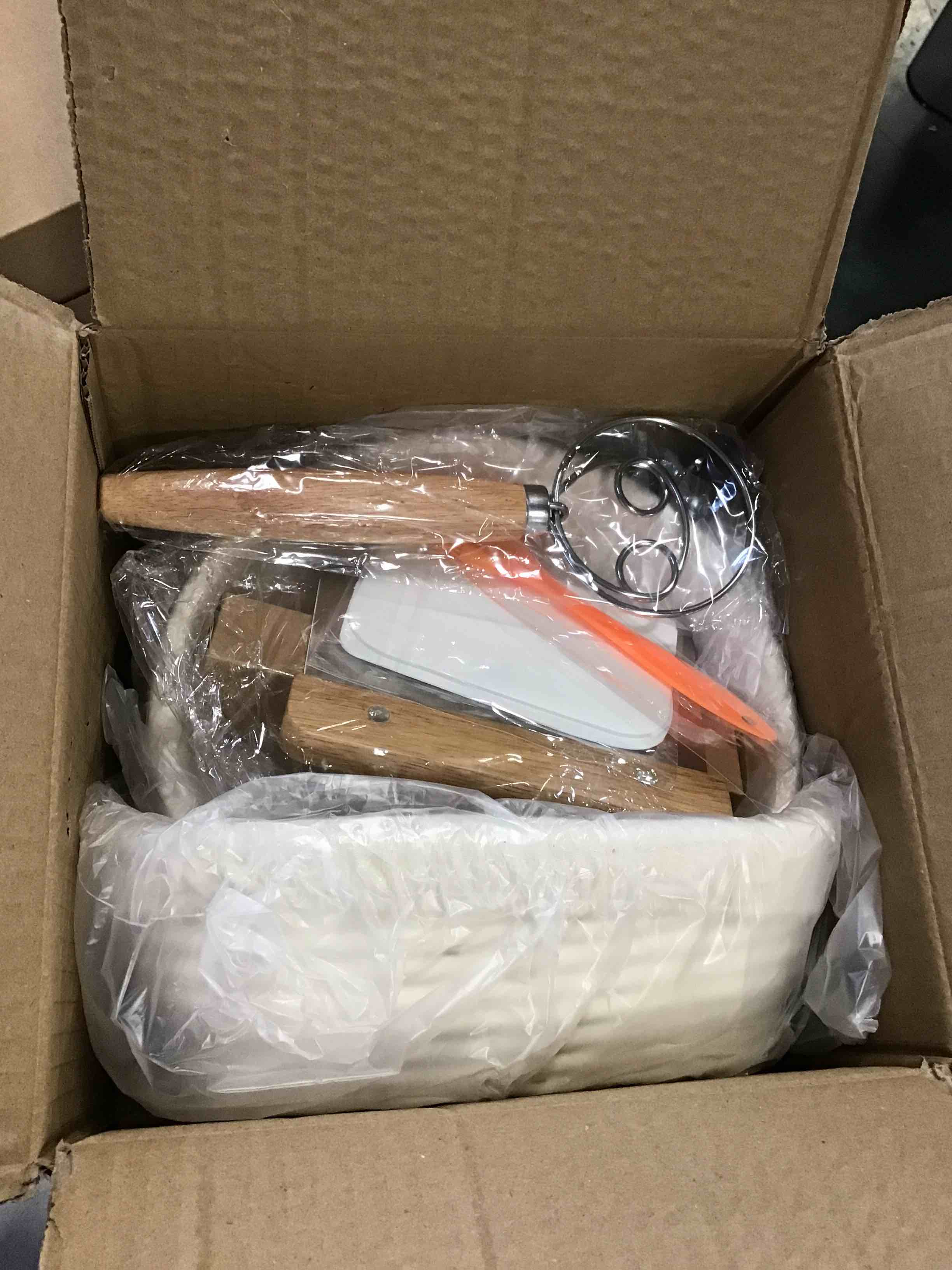 https://s3.amazonaws.com/lotting-images-prod/bidfta/PNK1342403_1733847993717.jpeg