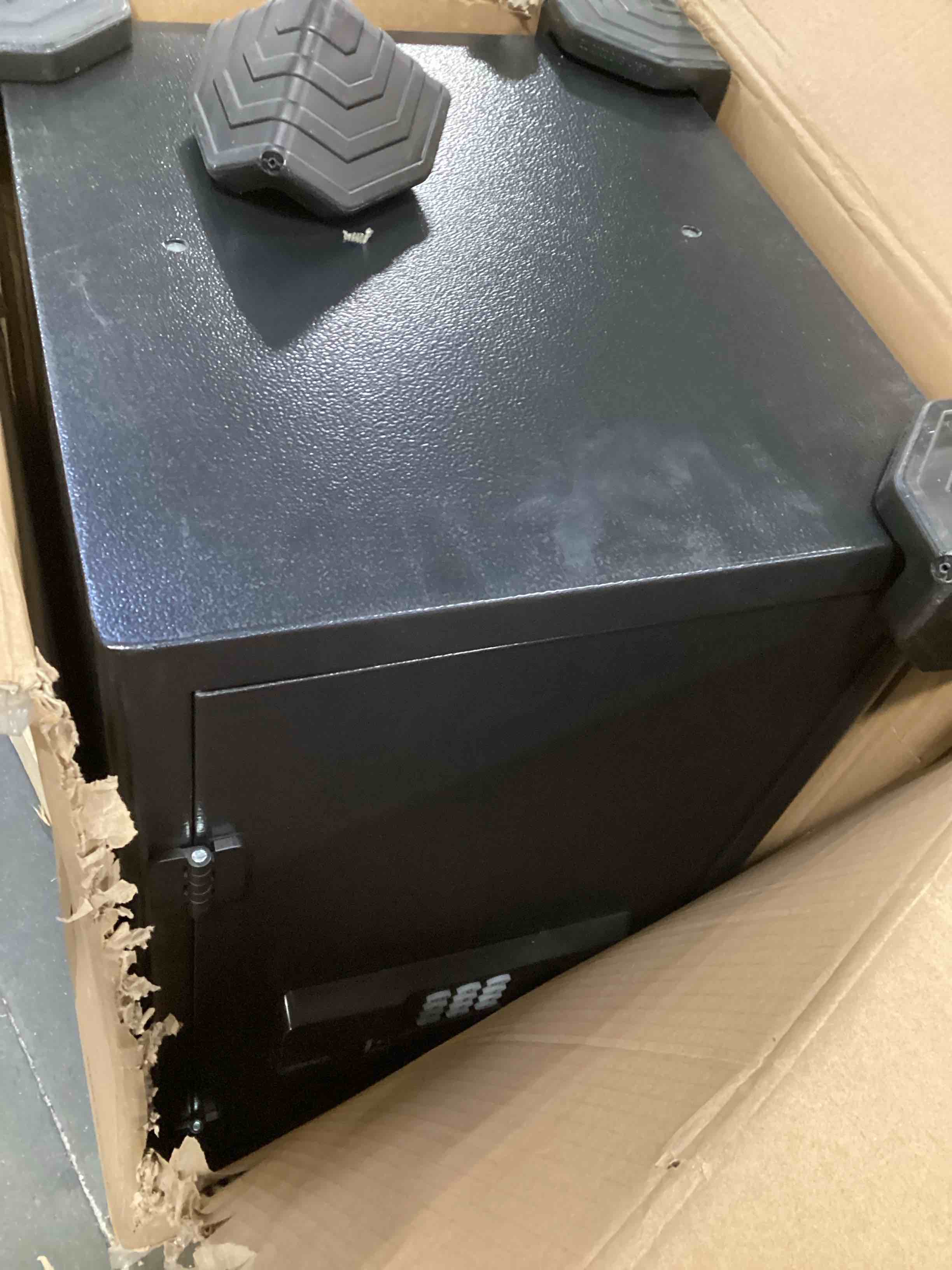 https://s3.amazonaws.com/lotting-images-prod/bidfta/PNK1345157_1734037378440.jpeg