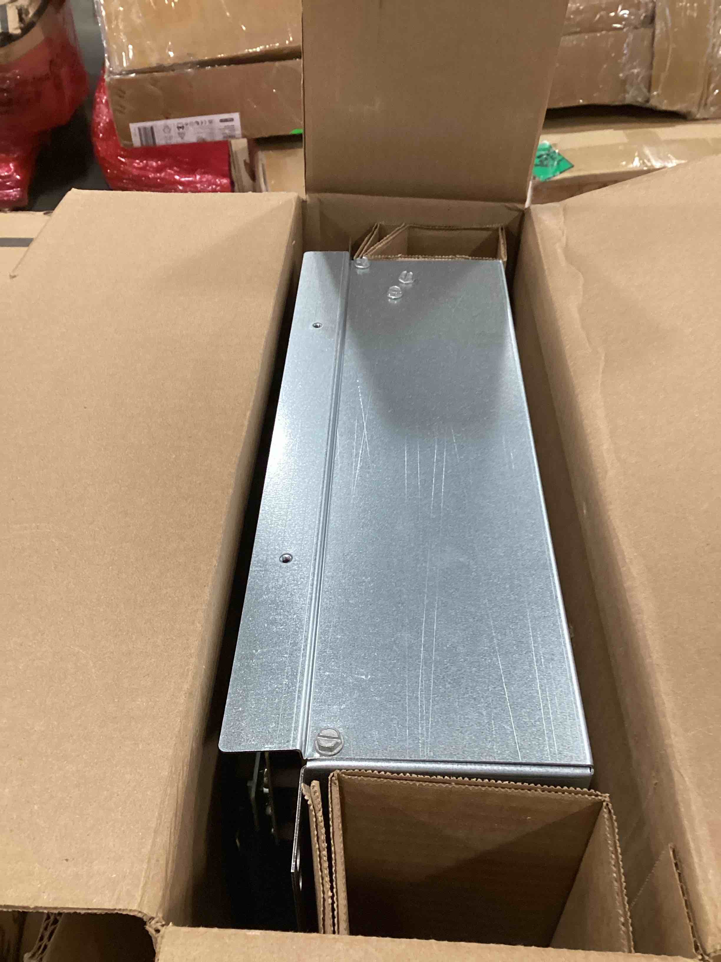 https://s3.amazonaws.com/lotting-images-prod/bidfta/PNK1345171_1734096253554.jpeg
