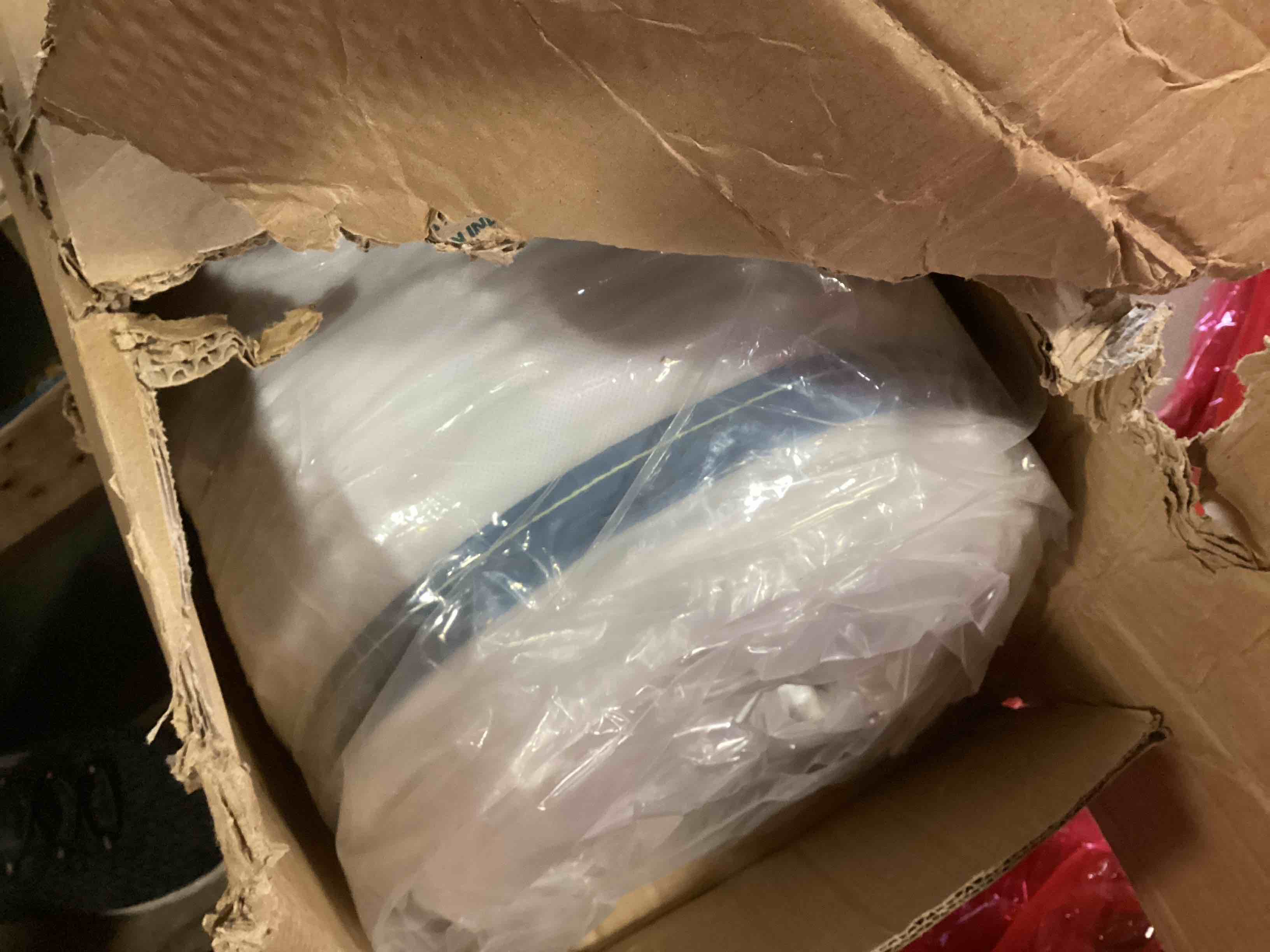 https://s3.amazonaws.com/lotting-images-prod/bidfta/PNK1345975_1735068368588.jpeg