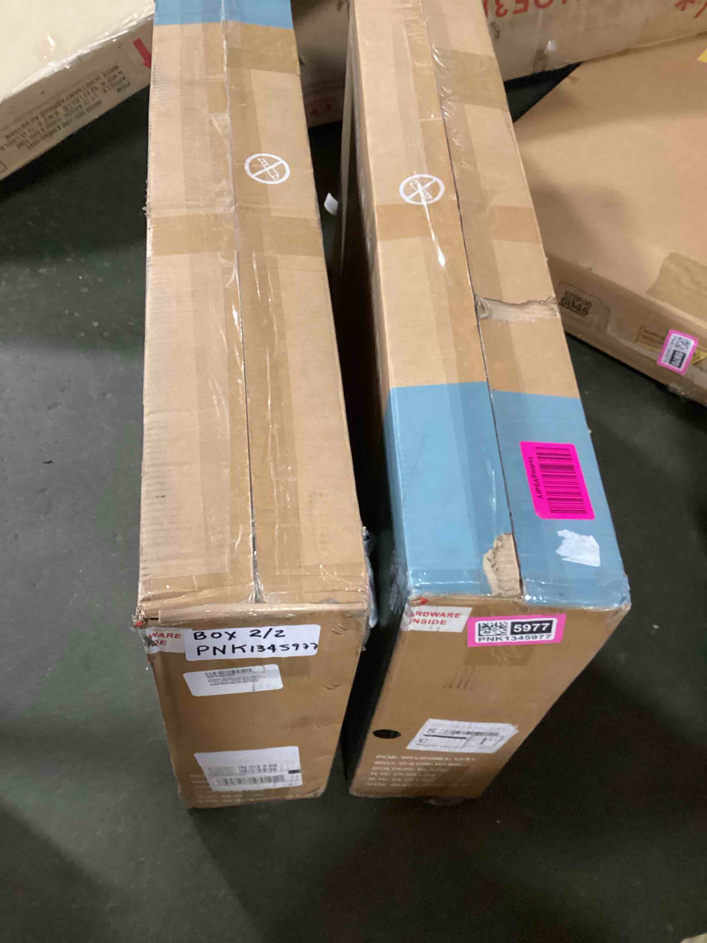 https://s3.amazonaws.com/lotting-images-prod/bidfta/PNK1345977_1735069601399.jpeg