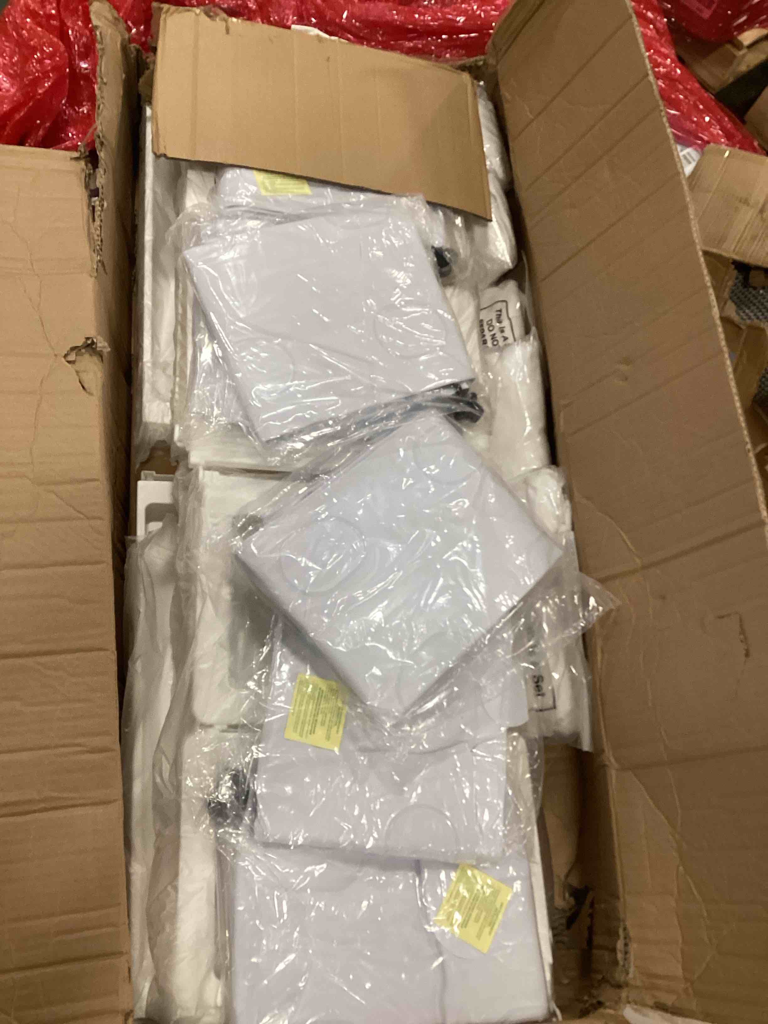 https://s3.amazonaws.com/lotting-images-prod/bidfta/PNK1346153_1735566647890.jpeg