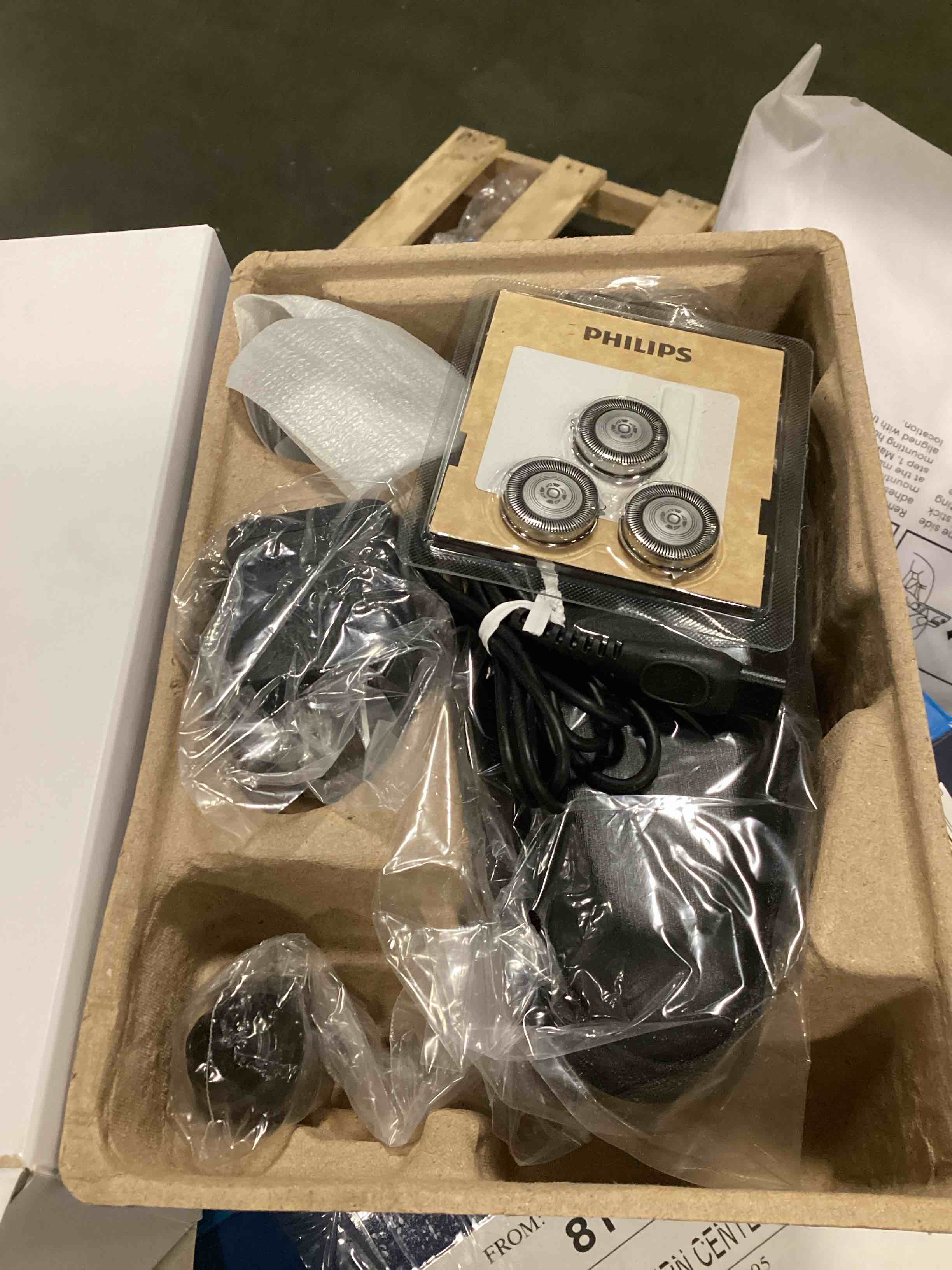 https://s3.amazonaws.com/lotting-images-prod/bidfta/PNK1346401_1735678276761.jpeg