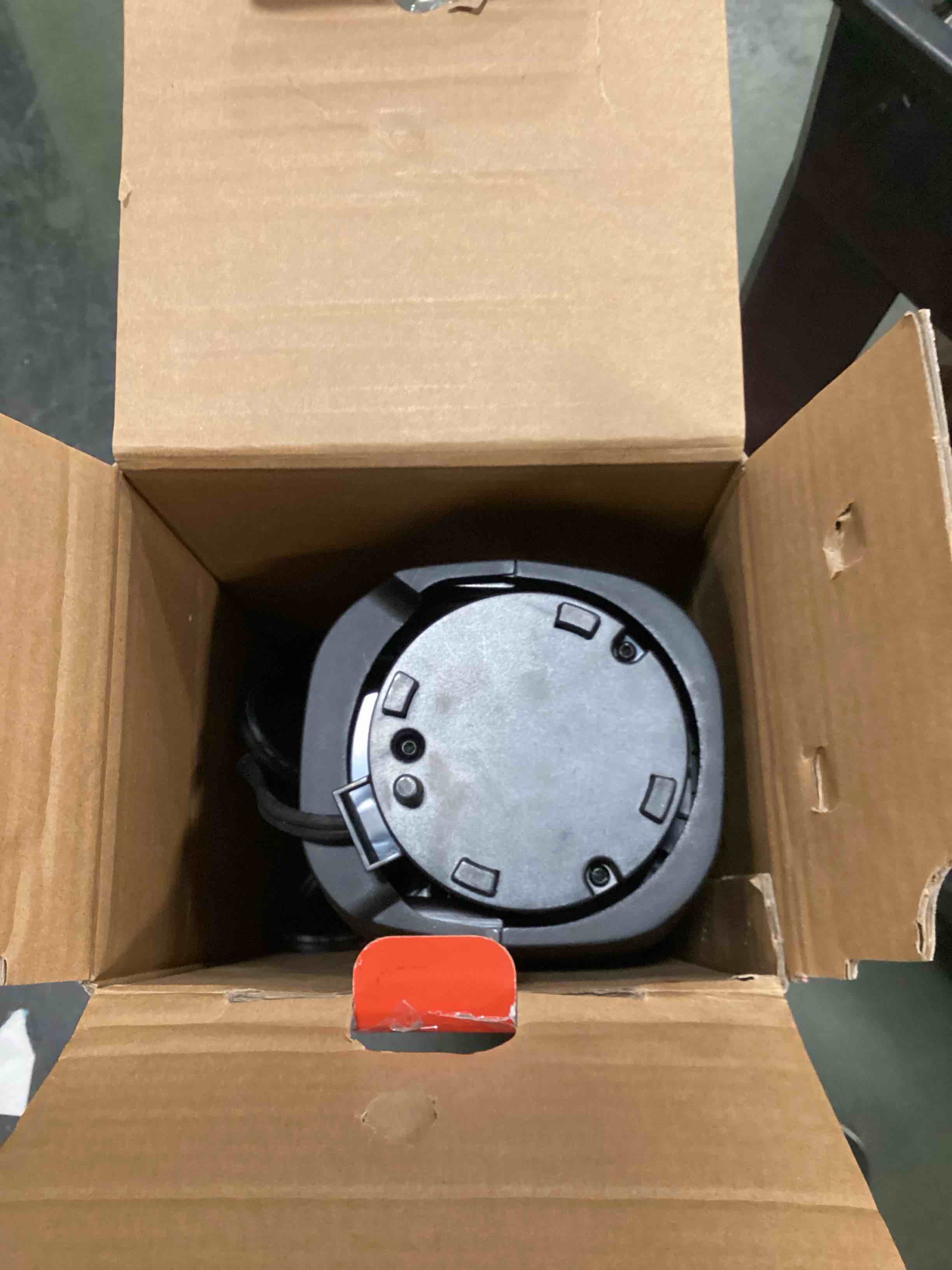https://s3.amazonaws.com/lotting-images-prod/bidfta/PNK1346420_1735824162365.jpeg