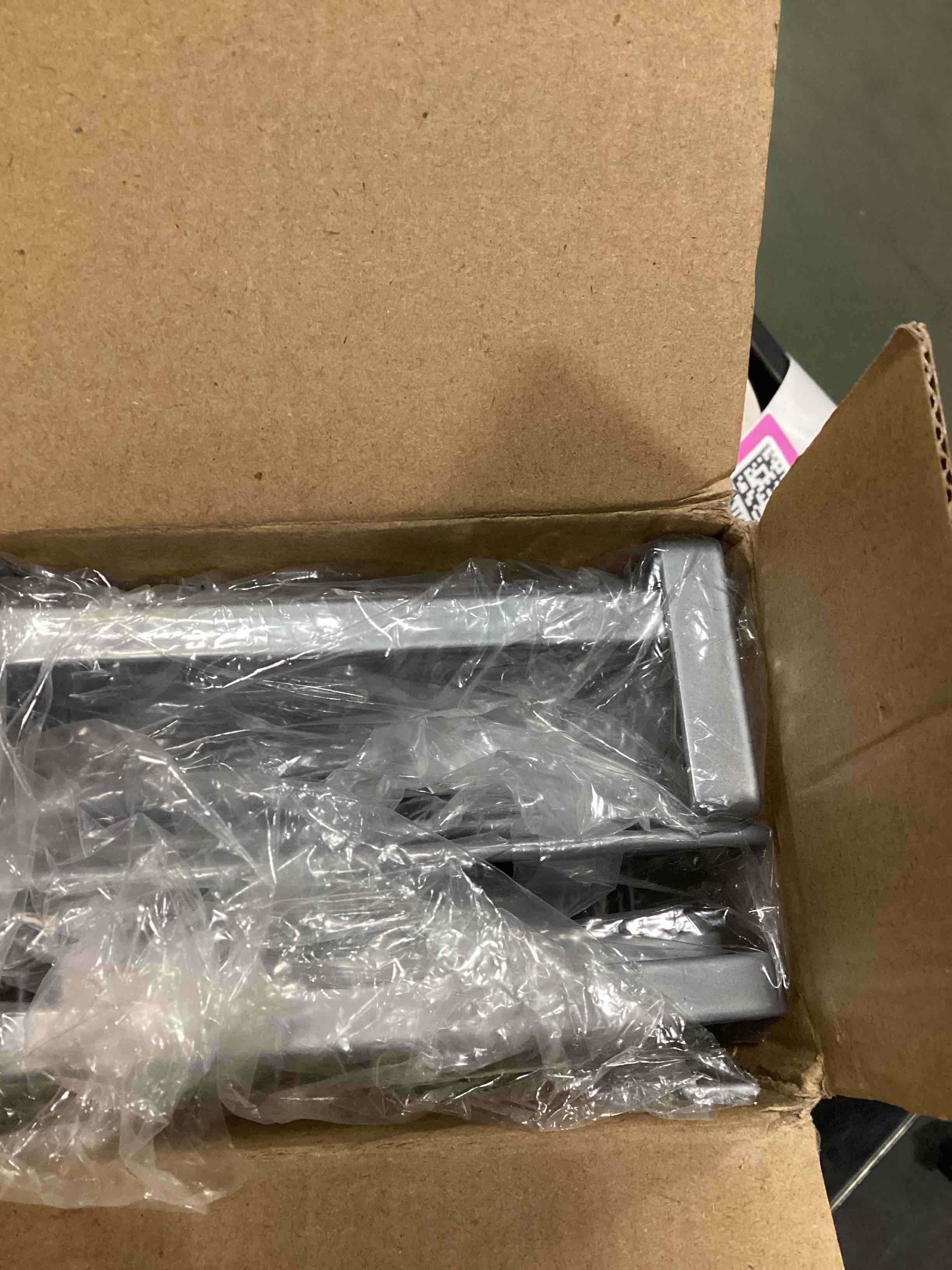 https://s3.amazonaws.com/lotting-images-prod/bidfta/PNK1346430_1735825213399.jpeg