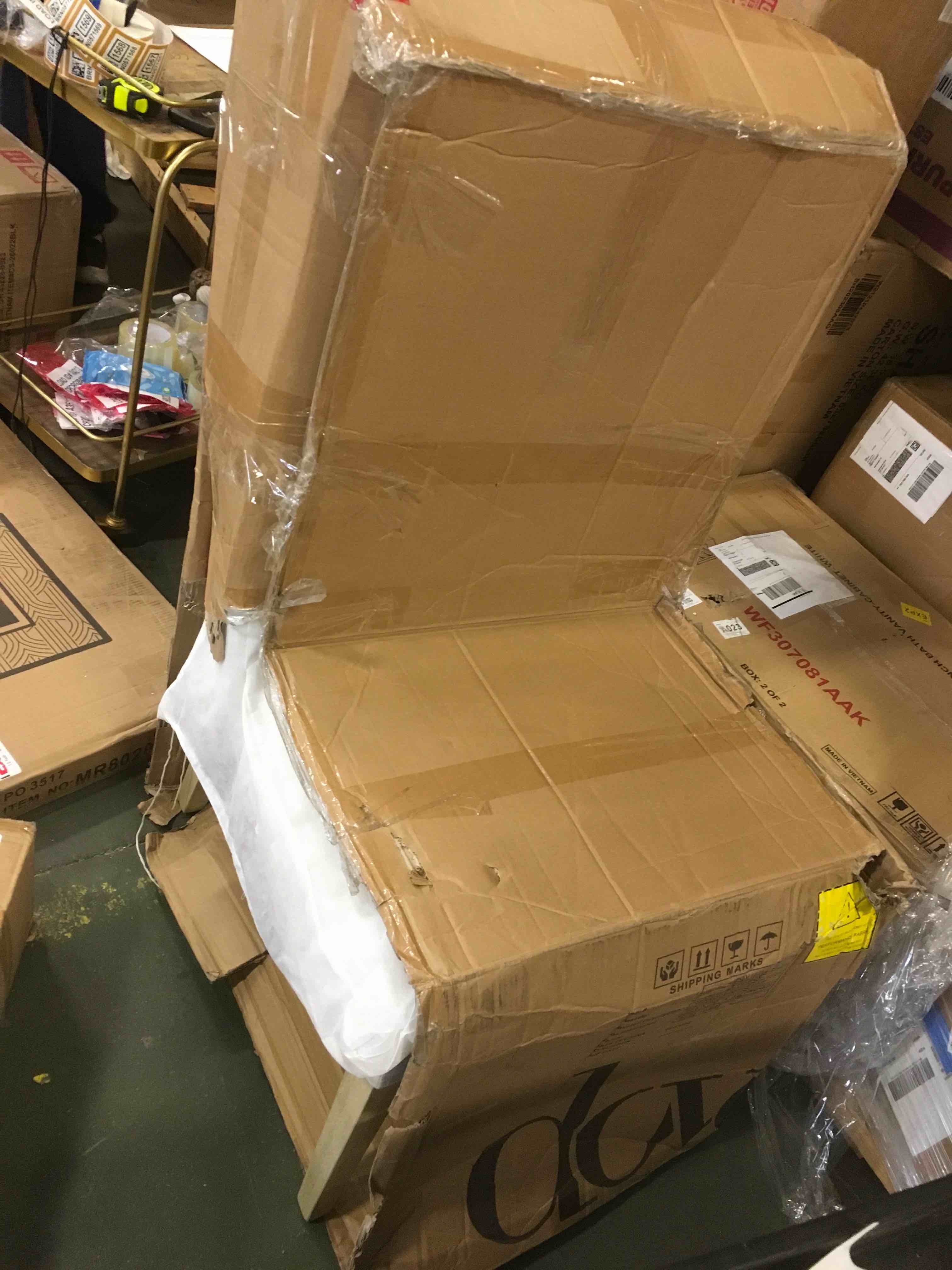 https://s3.amazonaws.com/lotting-images-prod/bidfta/PNK1346648_1736370674944.jpeg
