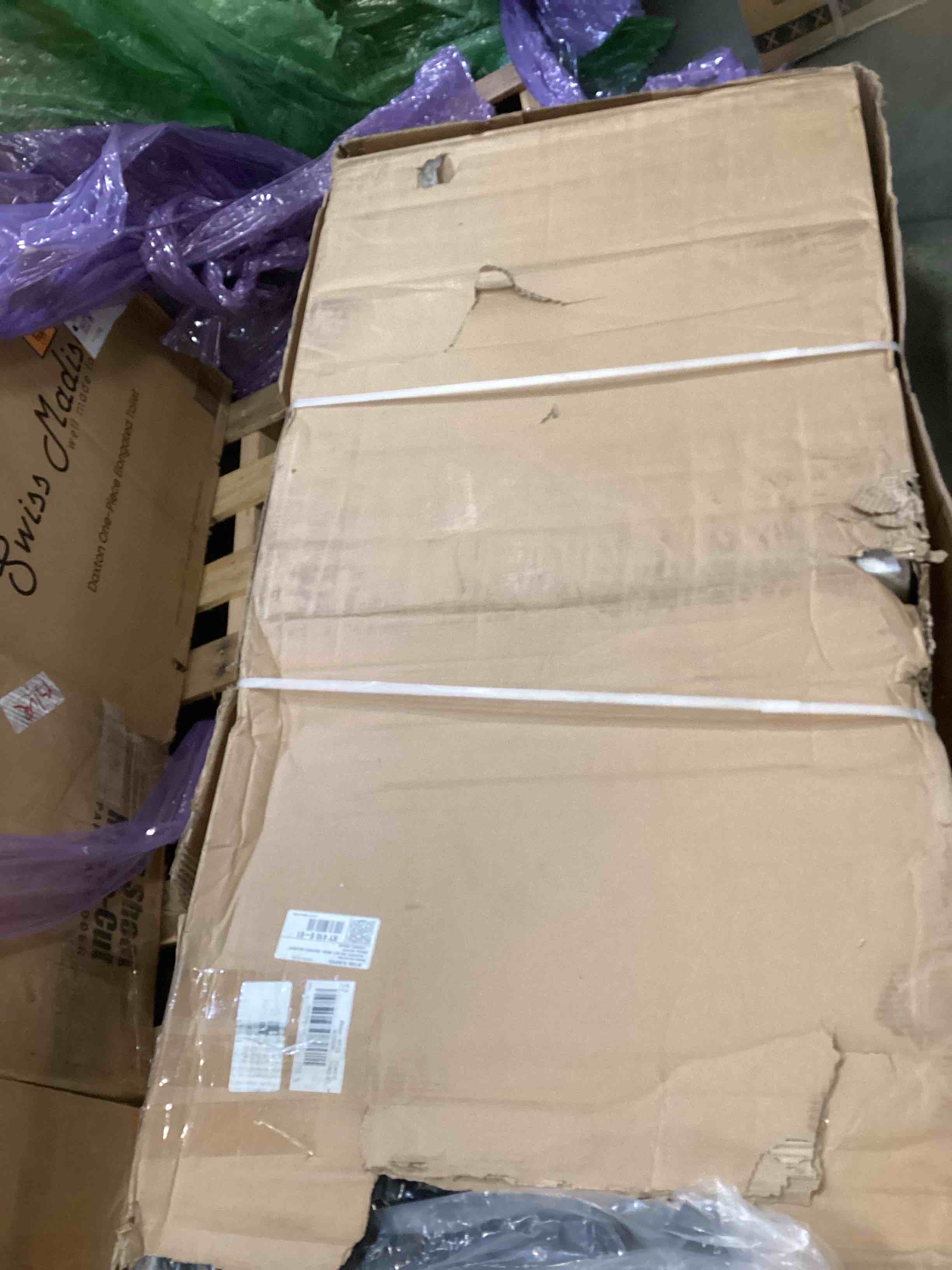 https://s3.amazonaws.com/lotting-images-prod/bidfta/PNK1347880_1737478090400.jpeg