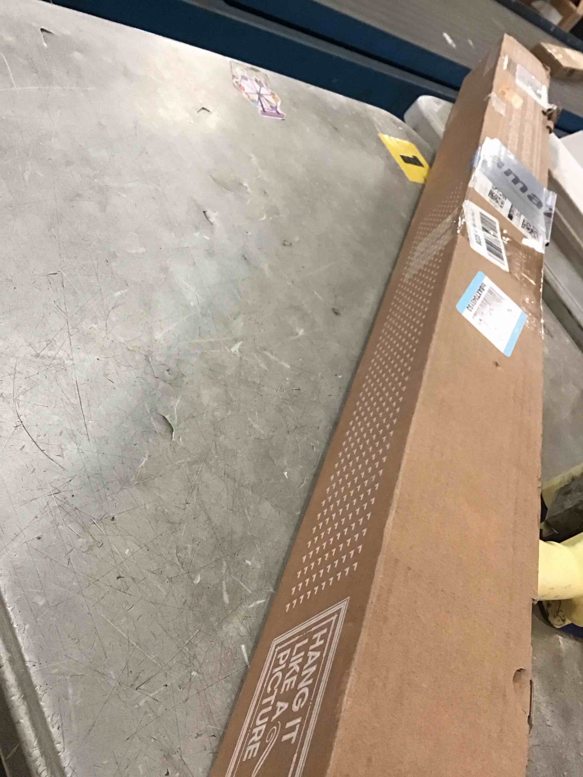 https://s3.amazonaws.com/lotting-images-prod/bidfta/PNK1348197_1733424485283.jpeg