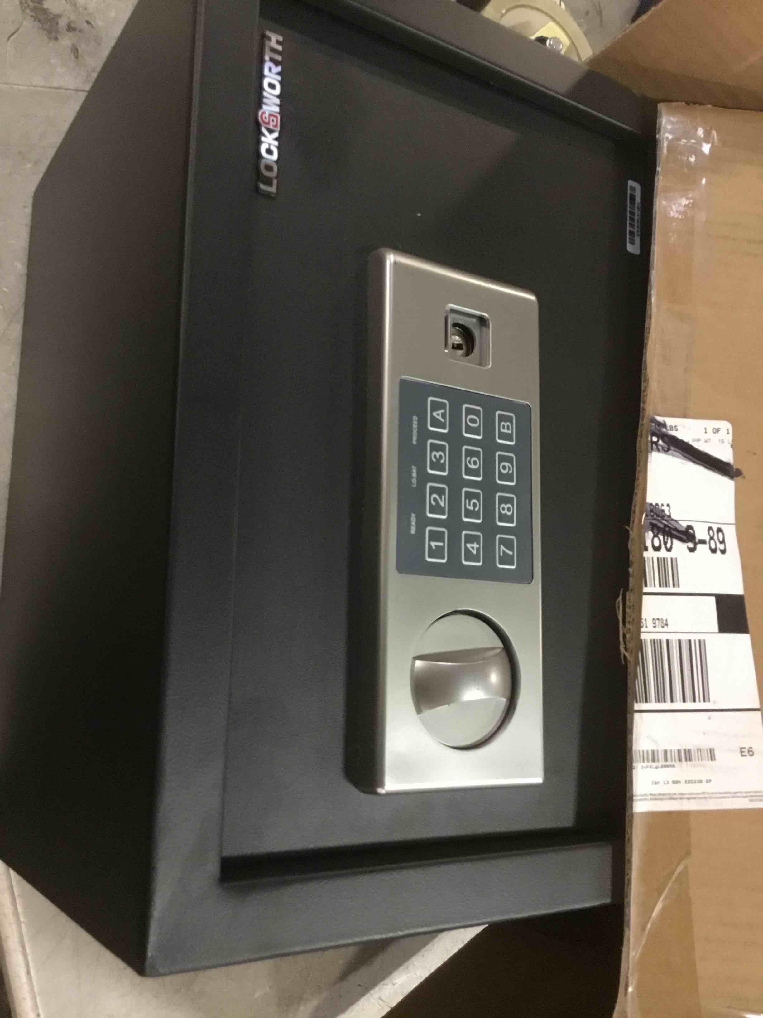 https://s3.amazonaws.com/lotting-images-prod/bidfta/PNK1348905_1733850938910.jpeg
