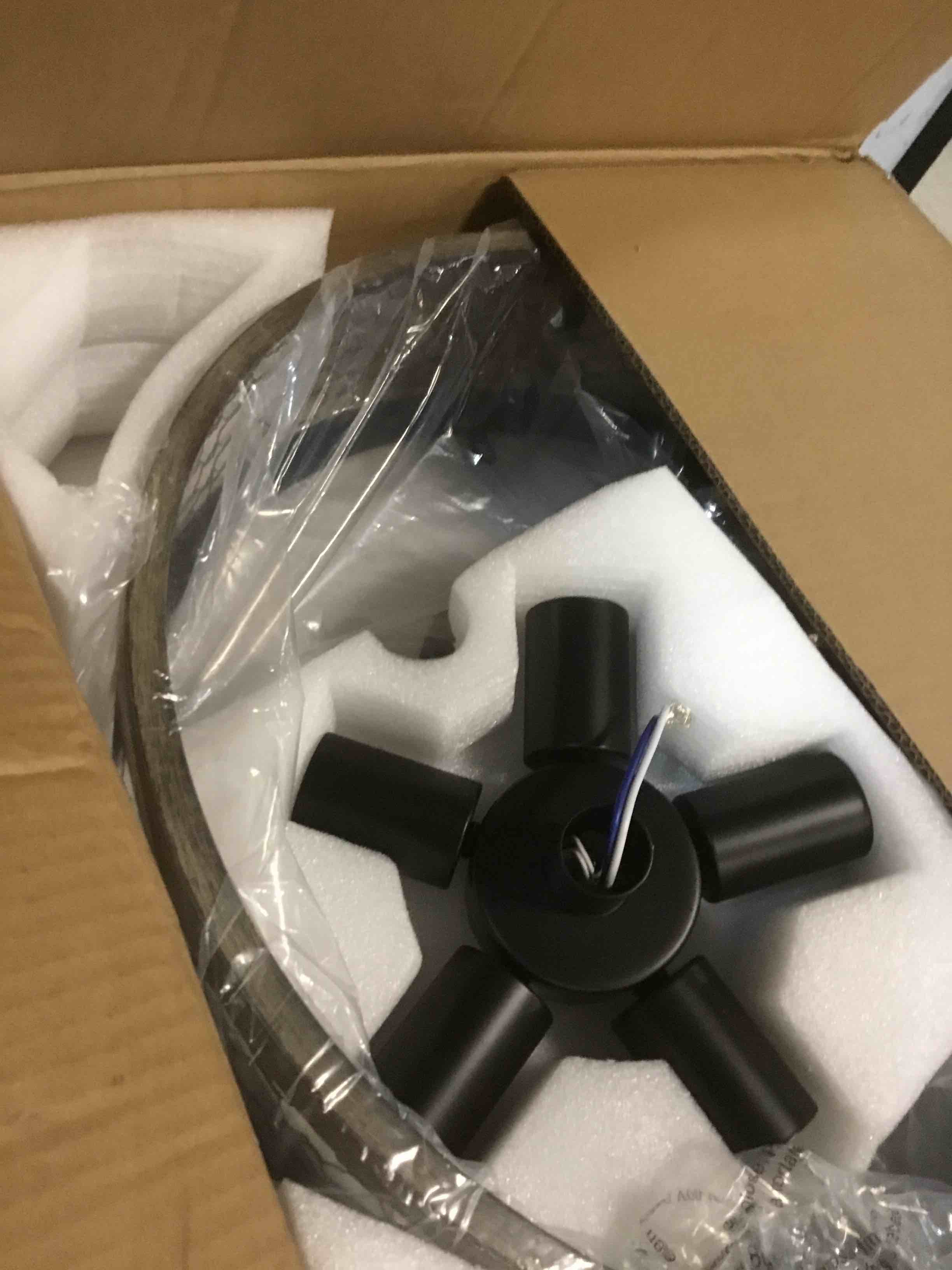 https://s3.amazonaws.com/lotting-images-prod/bidfta/PNK1349299_1734008839289.jpeg