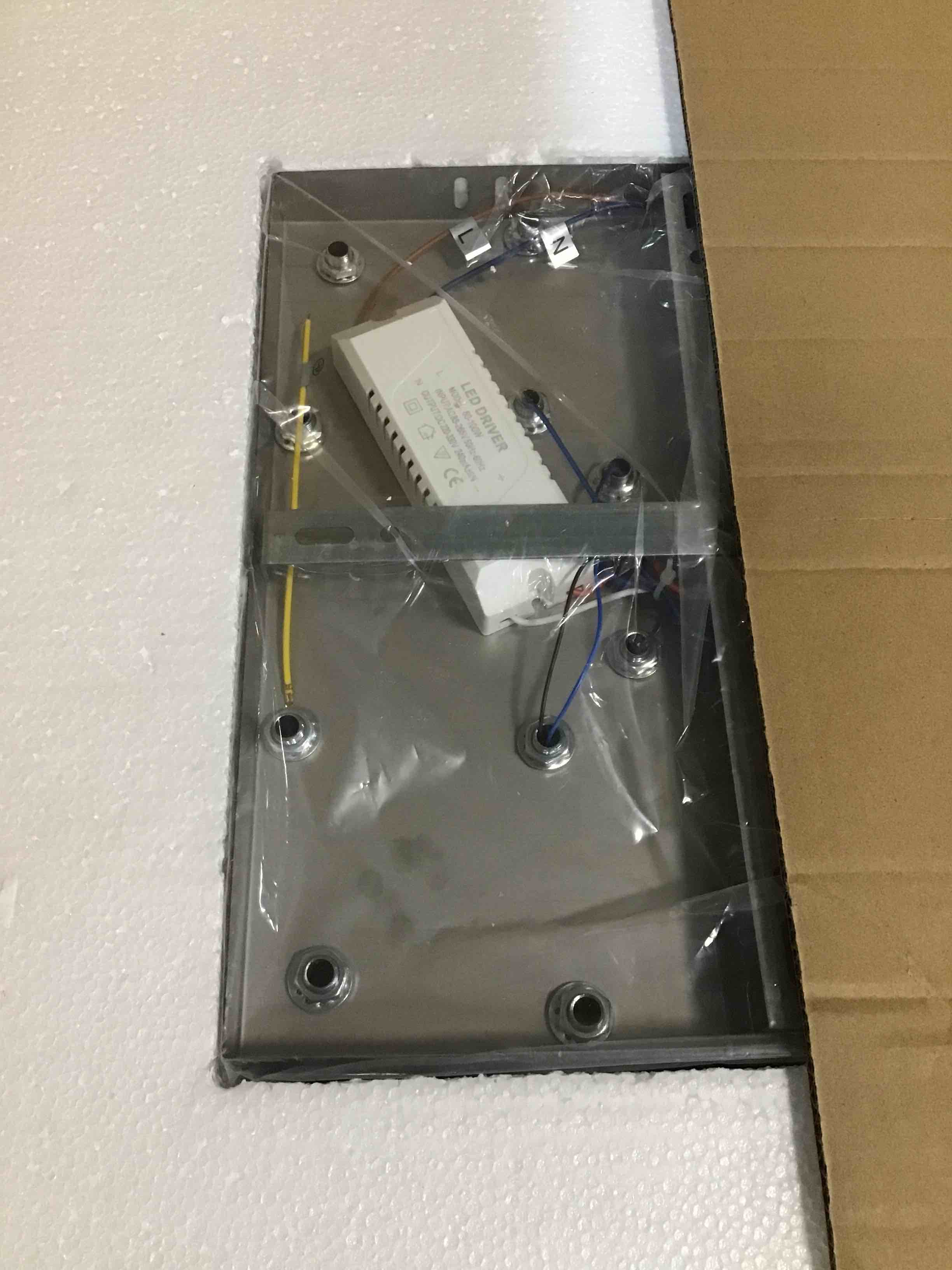 https://s3.amazonaws.com/lotting-images-prod/bidfta/PNK1349435_1734028196822.jpeg