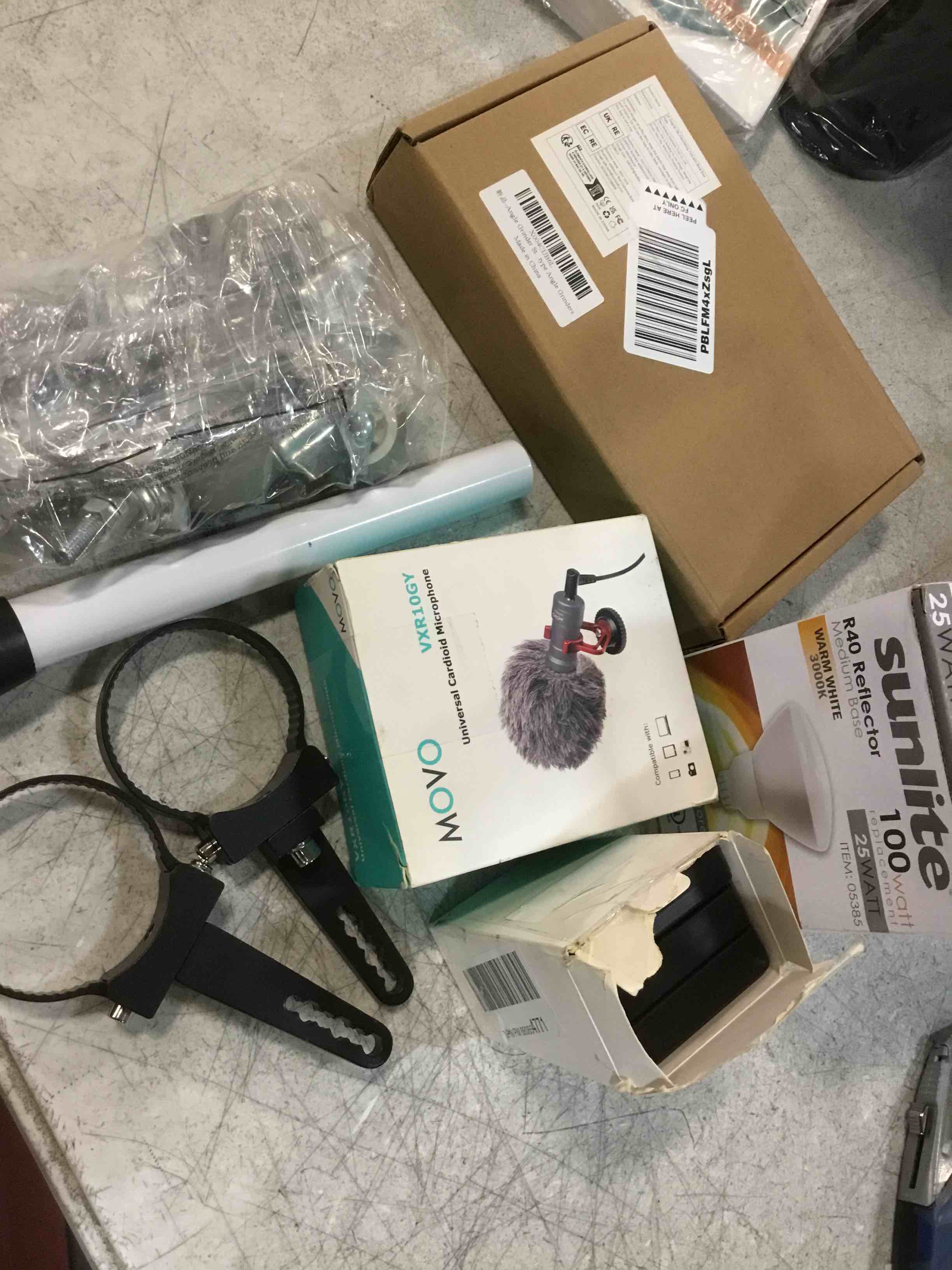 https://s3.amazonaws.com/lotting-images-prod/bidfta/PNK1350200_1734440655264.jpeg
