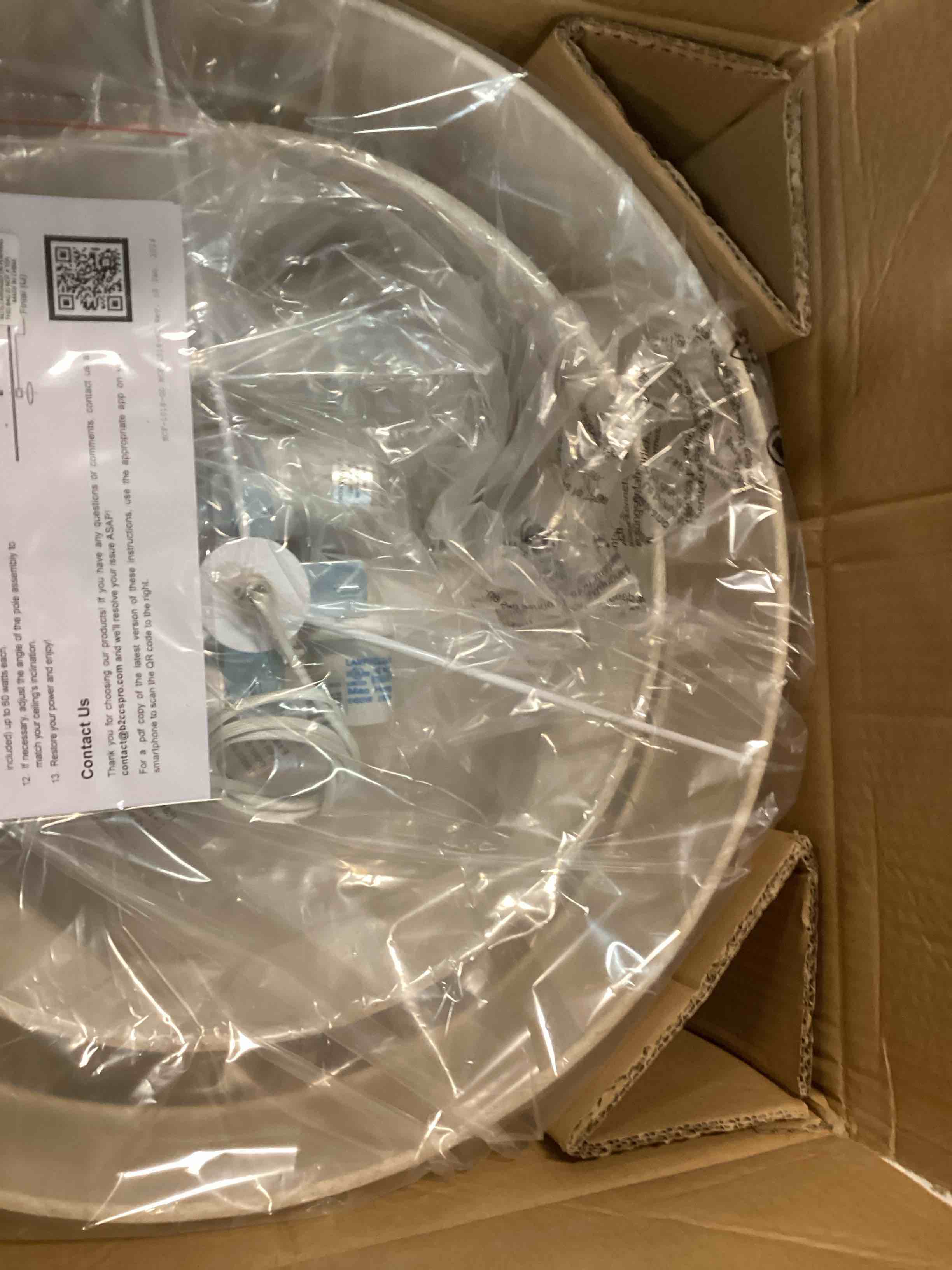 https://s3.amazonaws.com/lotting-images-prod/bidfta/PNK1350372_1734468577653.jpeg