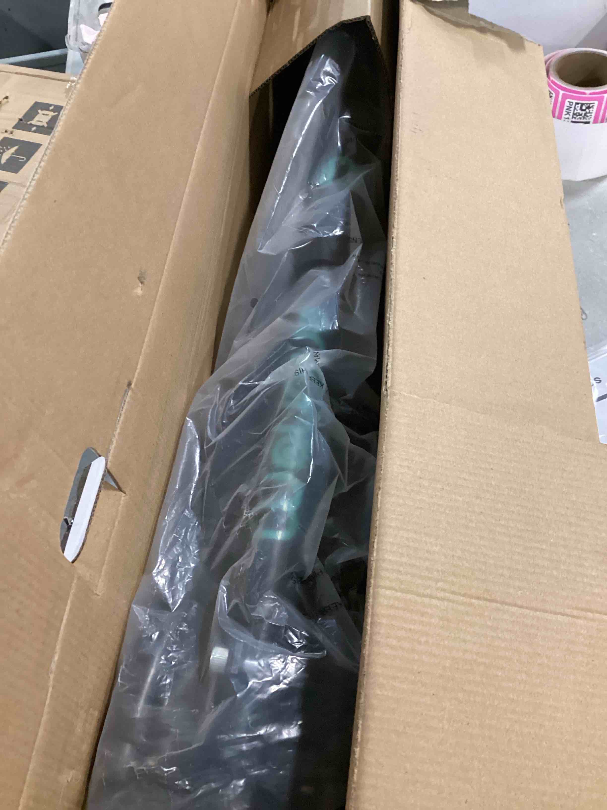 https://s3.amazonaws.com/lotting-images-prod/bidfta/PNK1350901_1735327746579.jpeg