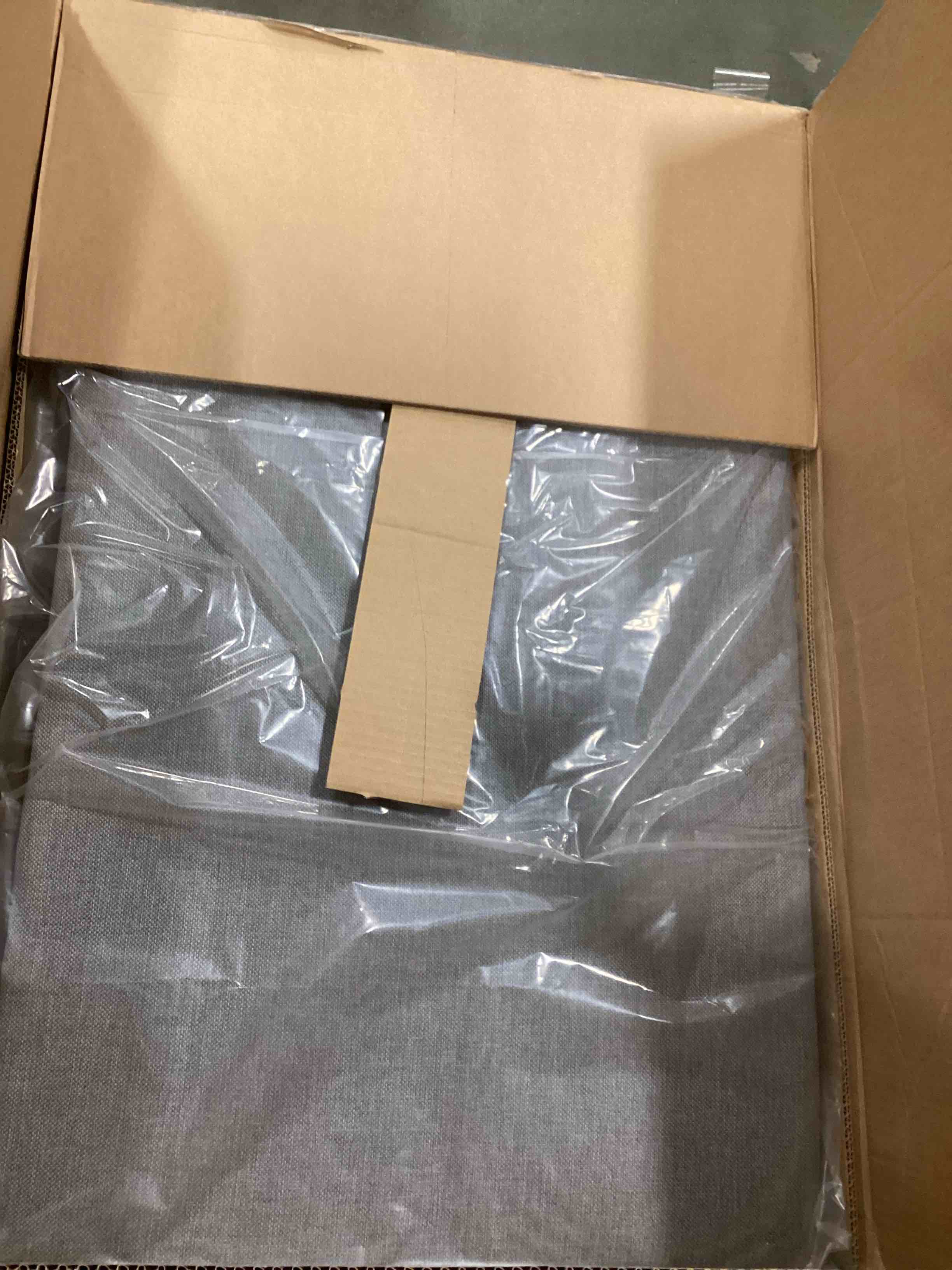 https://s3.amazonaws.com/lotting-images-prod/bidfta/PNK1351173_1737633809823.jpeg