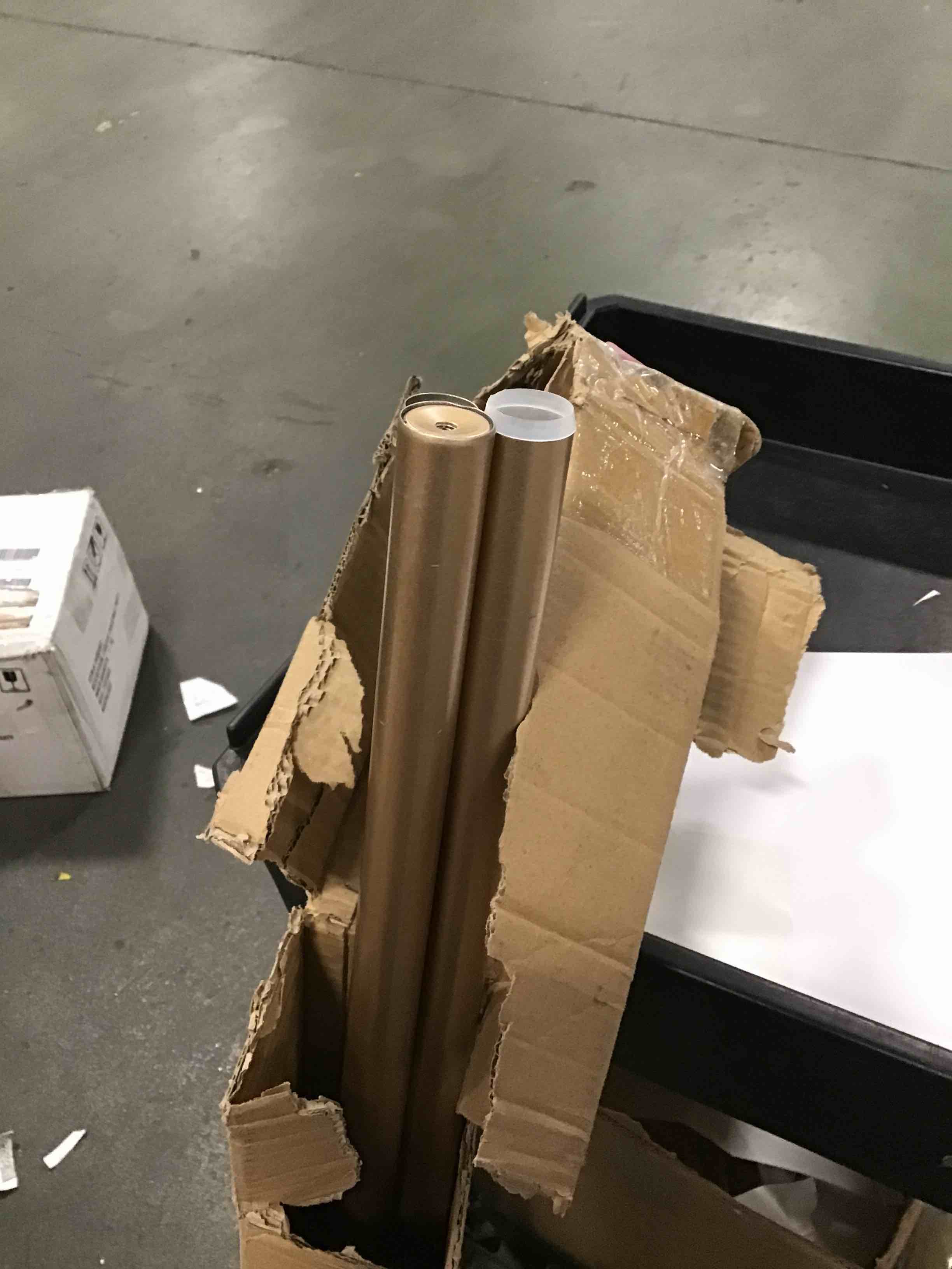 https://s3.amazonaws.com/lotting-images-prod/bidfta/PNK1351569_1737982937843.jpeg