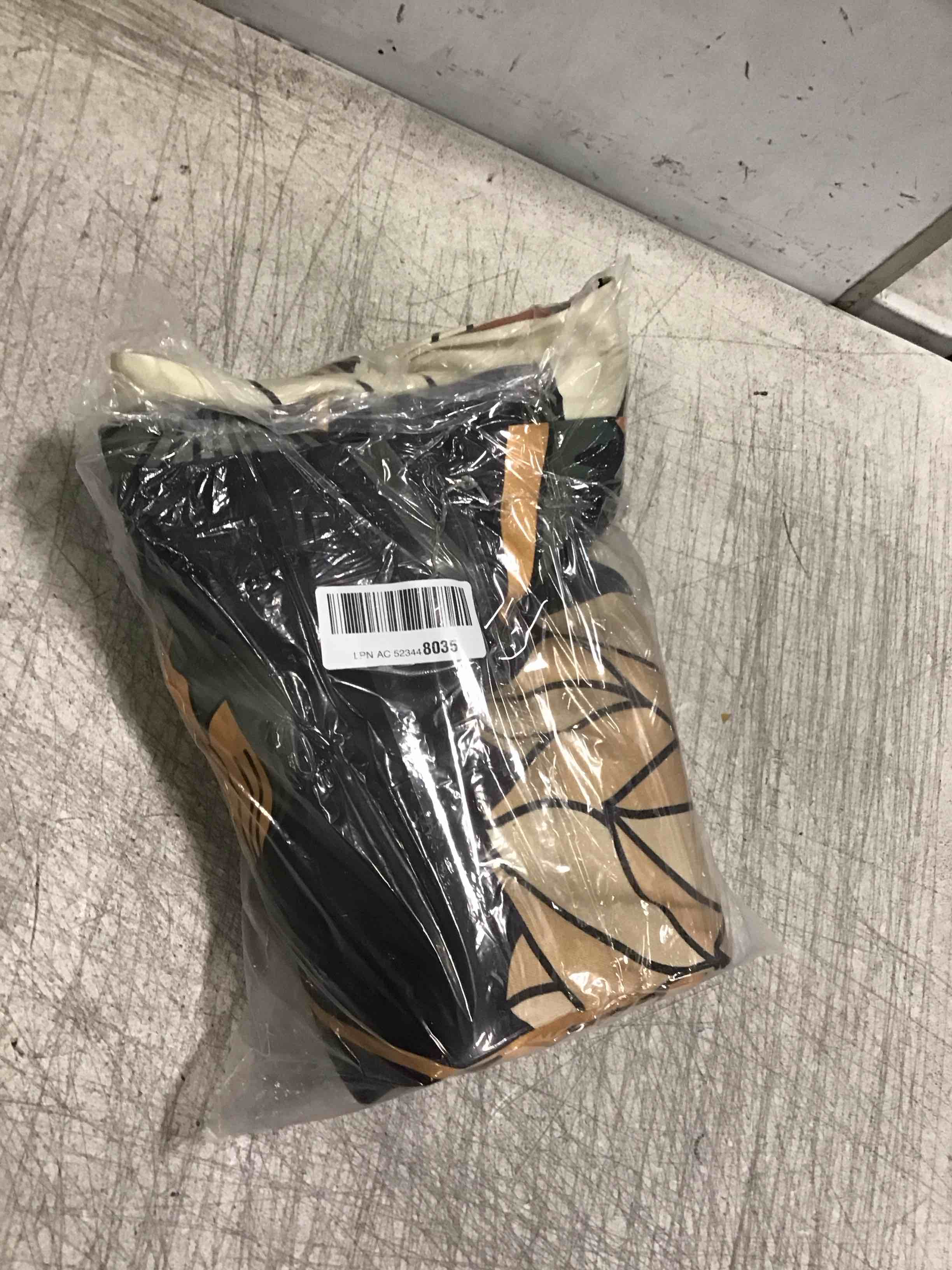 https://s3.amazonaws.com/lotting-images-prod/bidfta/PNK1354158_1733235941885.jpeg