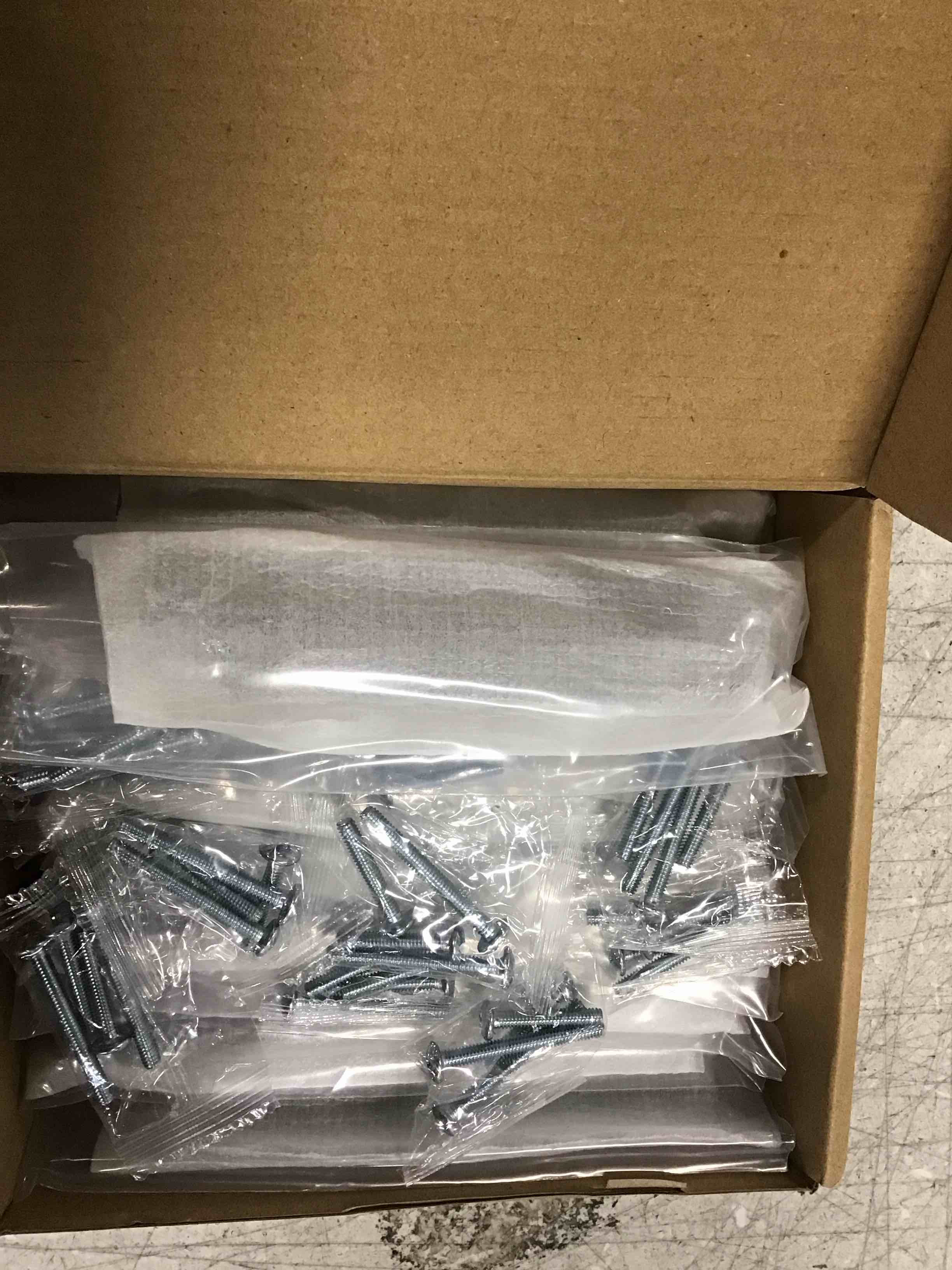 https://s3.amazonaws.com/lotting-images-prod/bidfta/PNK1354190_1733239680895.jpeg