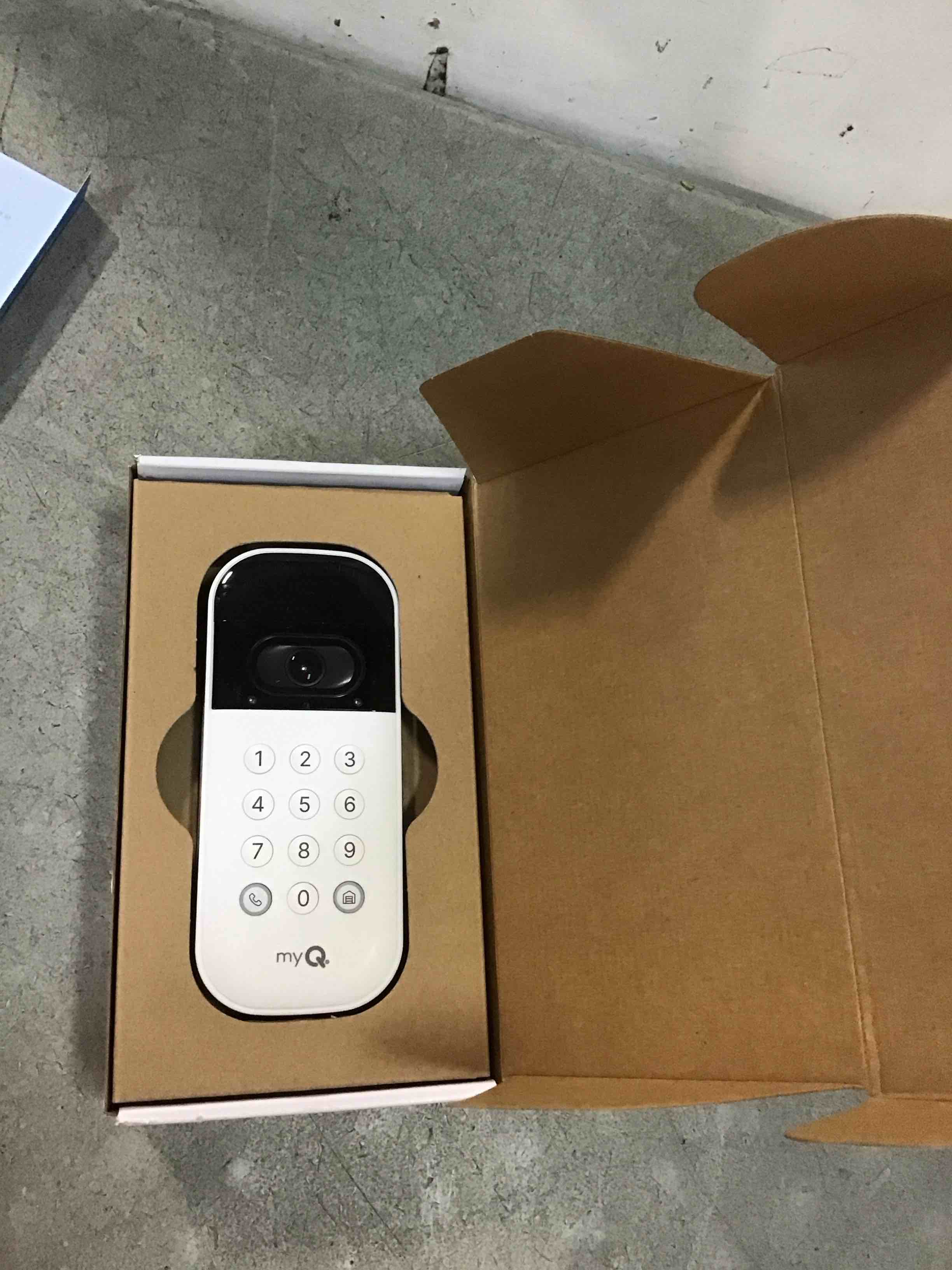 https://s3.amazonaws.com/lotting-images-prod/bidfta/PNK1354749_1733427675981.jpeg