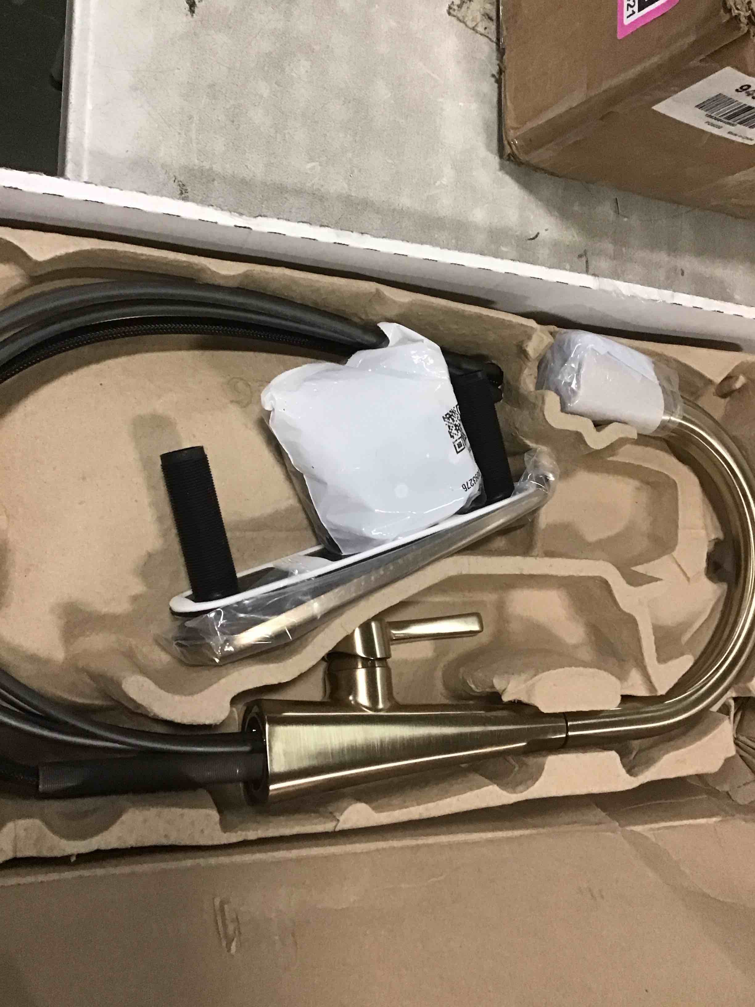https://s3.amazonaws.com/lotting-images-prod/bidfta/PNK1355420_1733841818409.jpeg