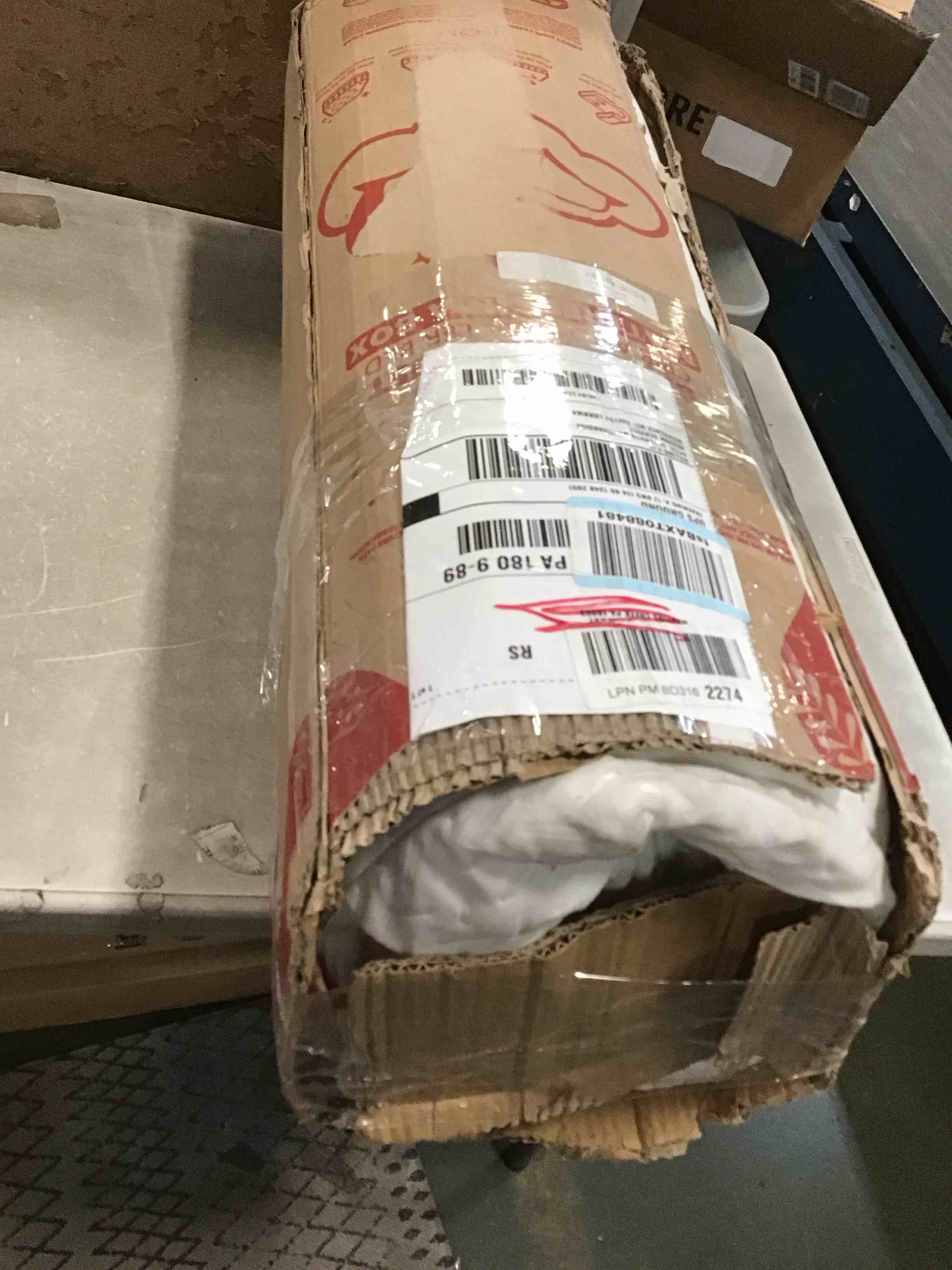 https://s3.amazonaws.com/lotting-images-prod/bidfta/PNK1355668_1733926554037.jpeg