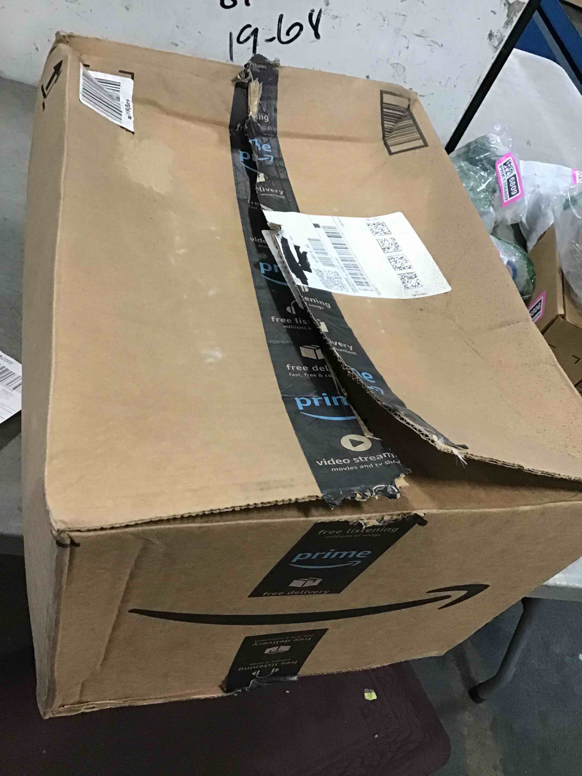 https://s3.amazonaws.com/lotting-images-prod/bidfta/PNK1356811_1734444923573.jpeg
