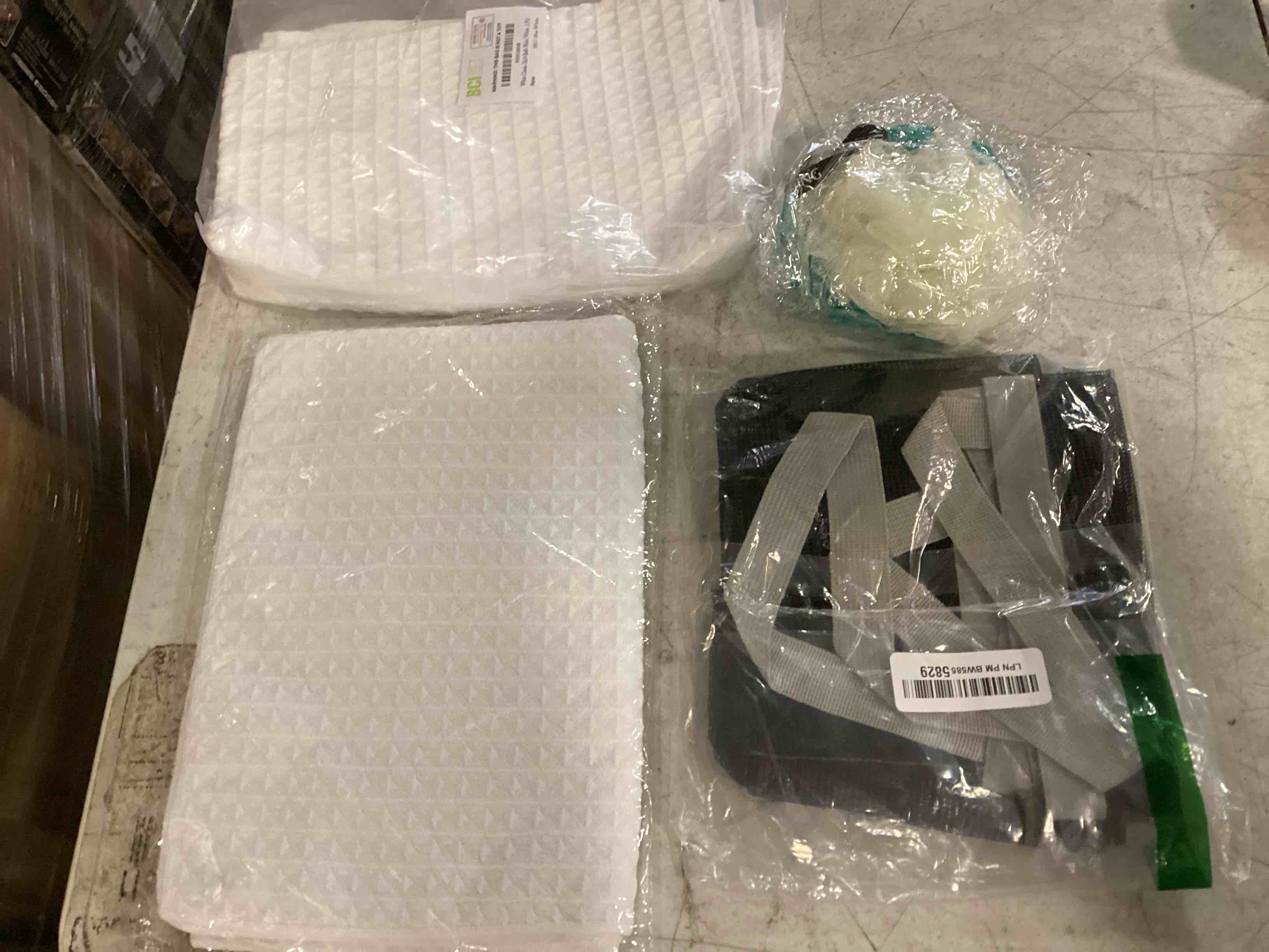 https://s3.amazonaws.com/lotting-images-prod/bidfta/PNK1357545_1733840846929.jpeg
