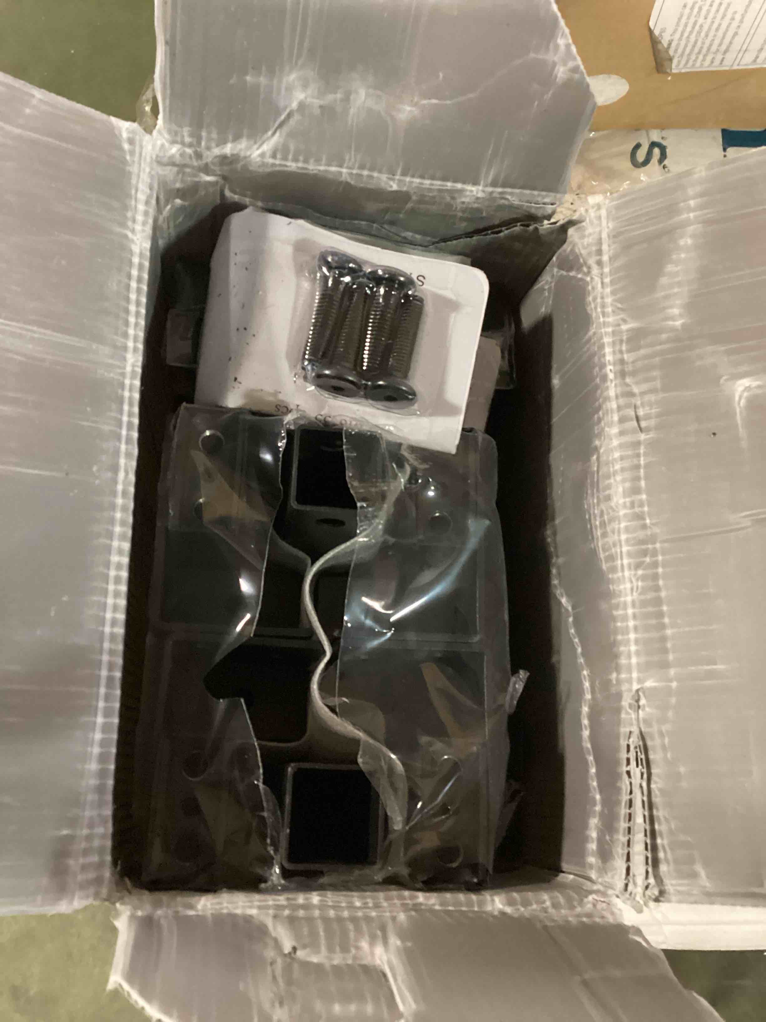 https://s3.amazonaws.com/lotting-images-prod/bidfta/PNK1358123_1734380202168.jpeg